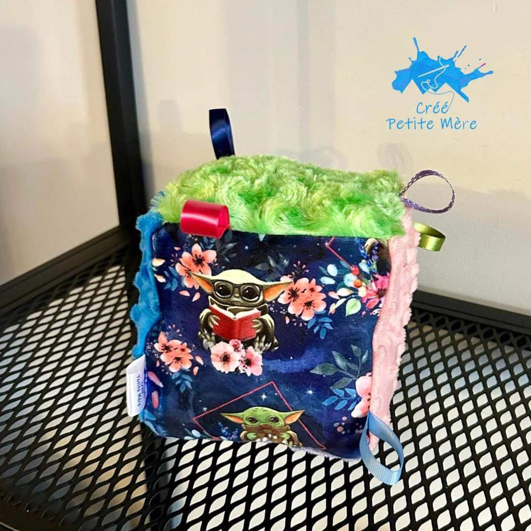 Cube d’éveil yoda avec fleurs