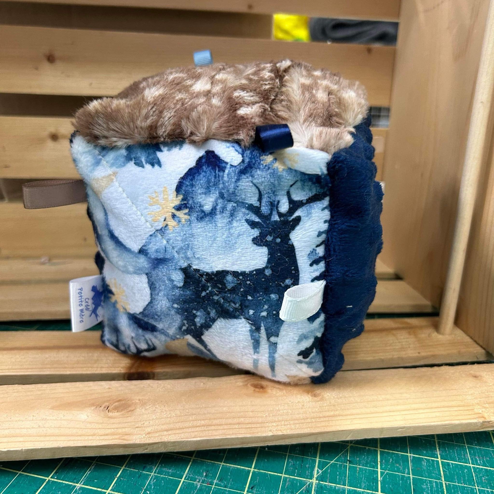 Cube d’éveil cerf lune