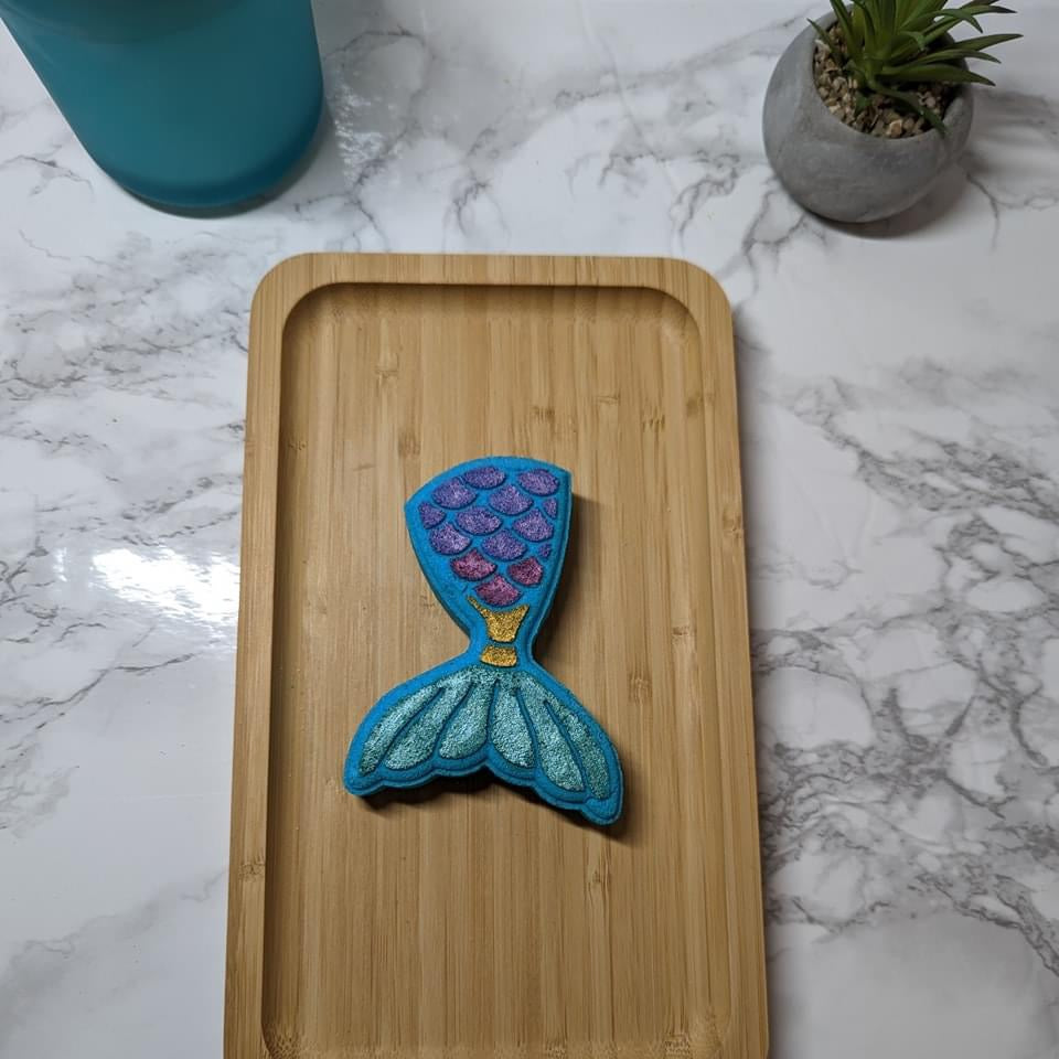 Mermaid tail bath bomb