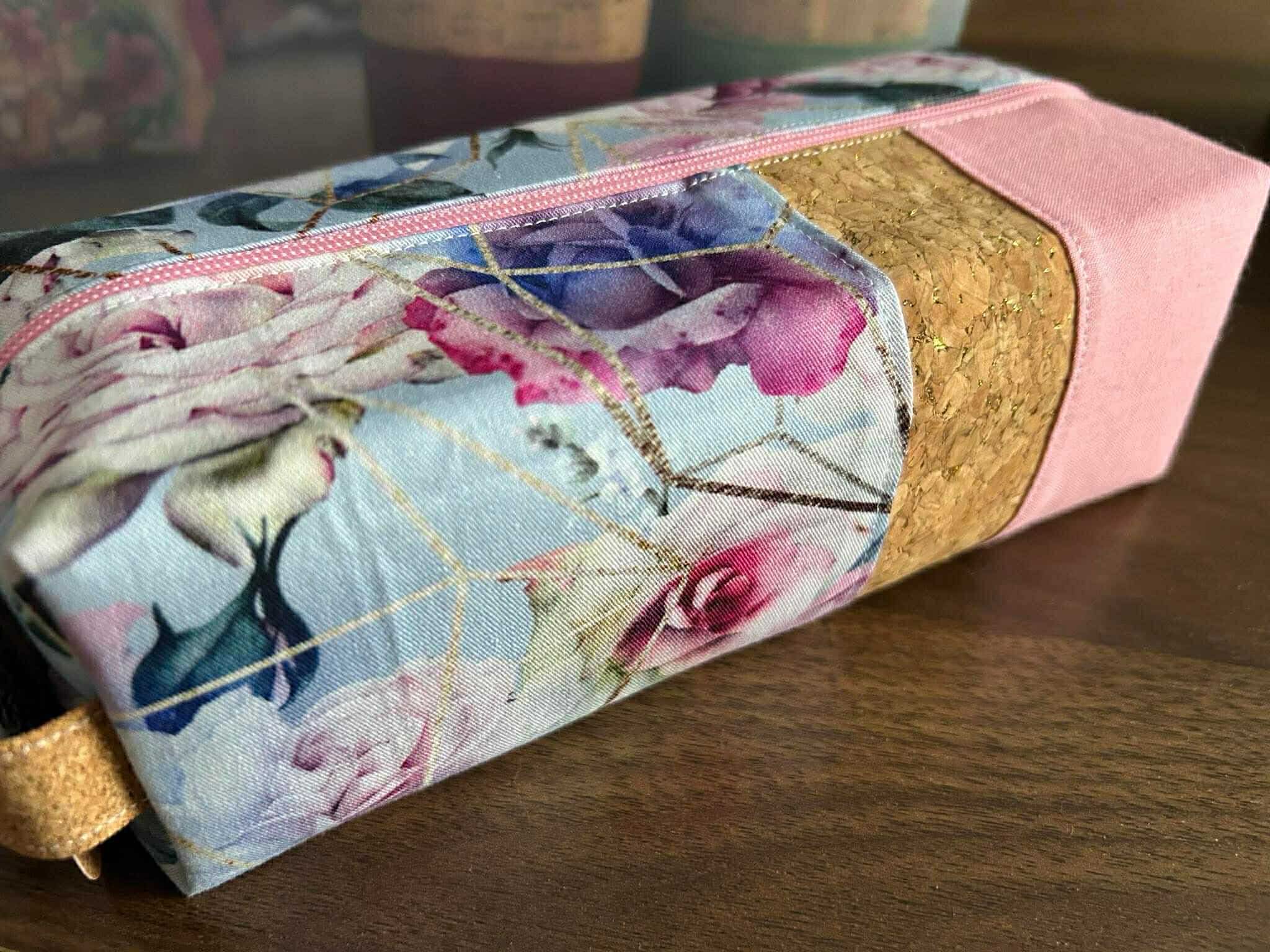 Trousse fleurs tons de rose