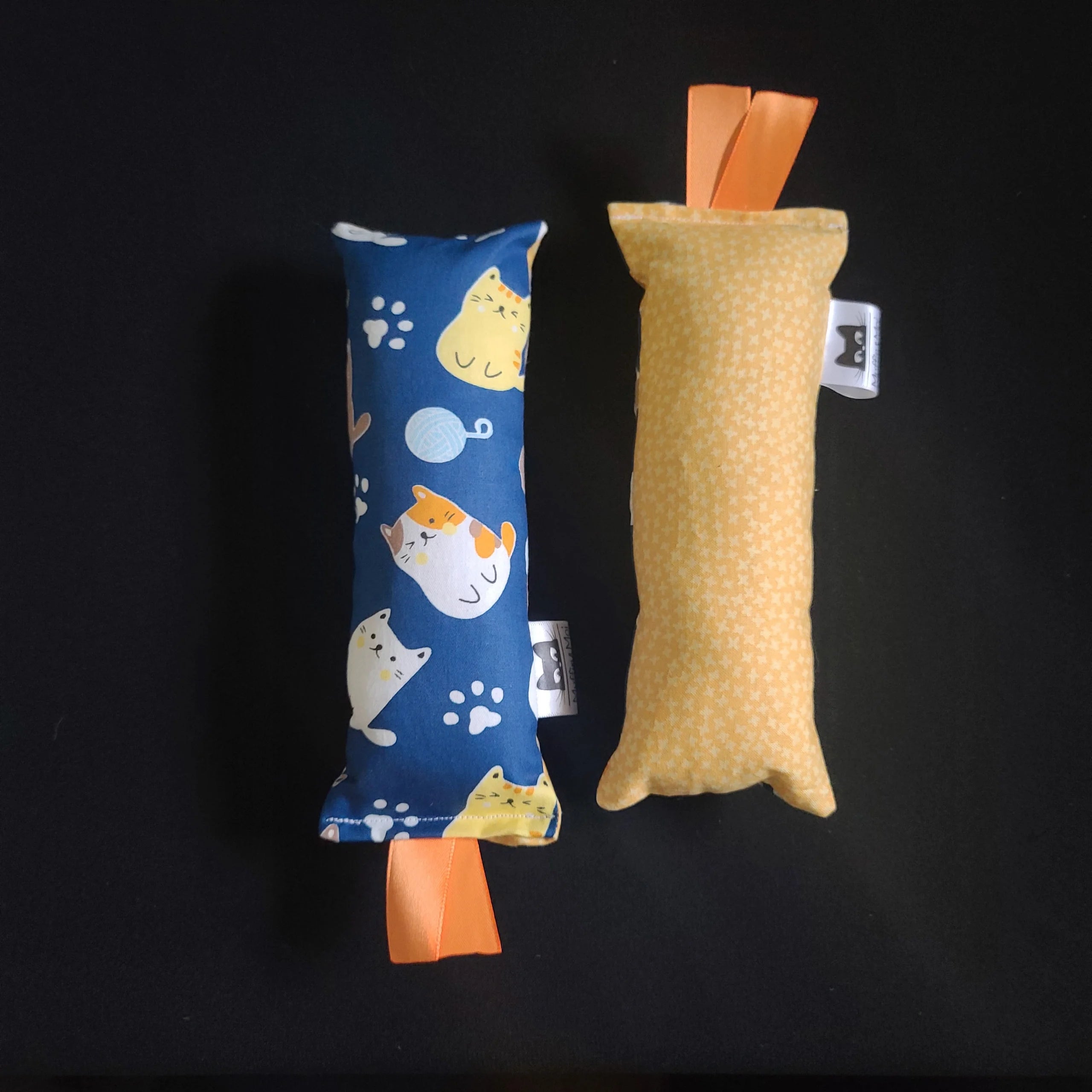 Medium cat toy - blue background cats