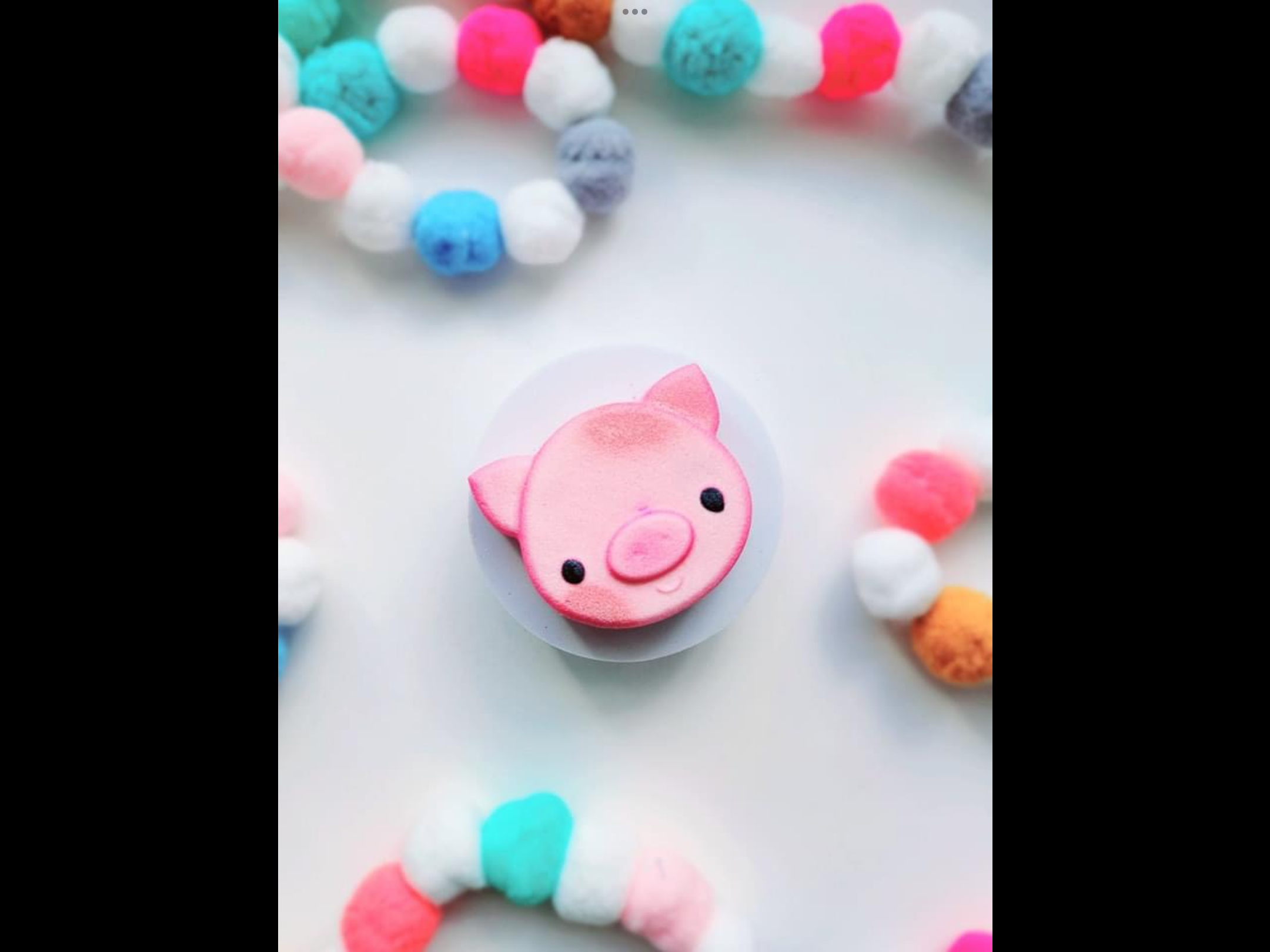 Pig in the mud bath bomb
