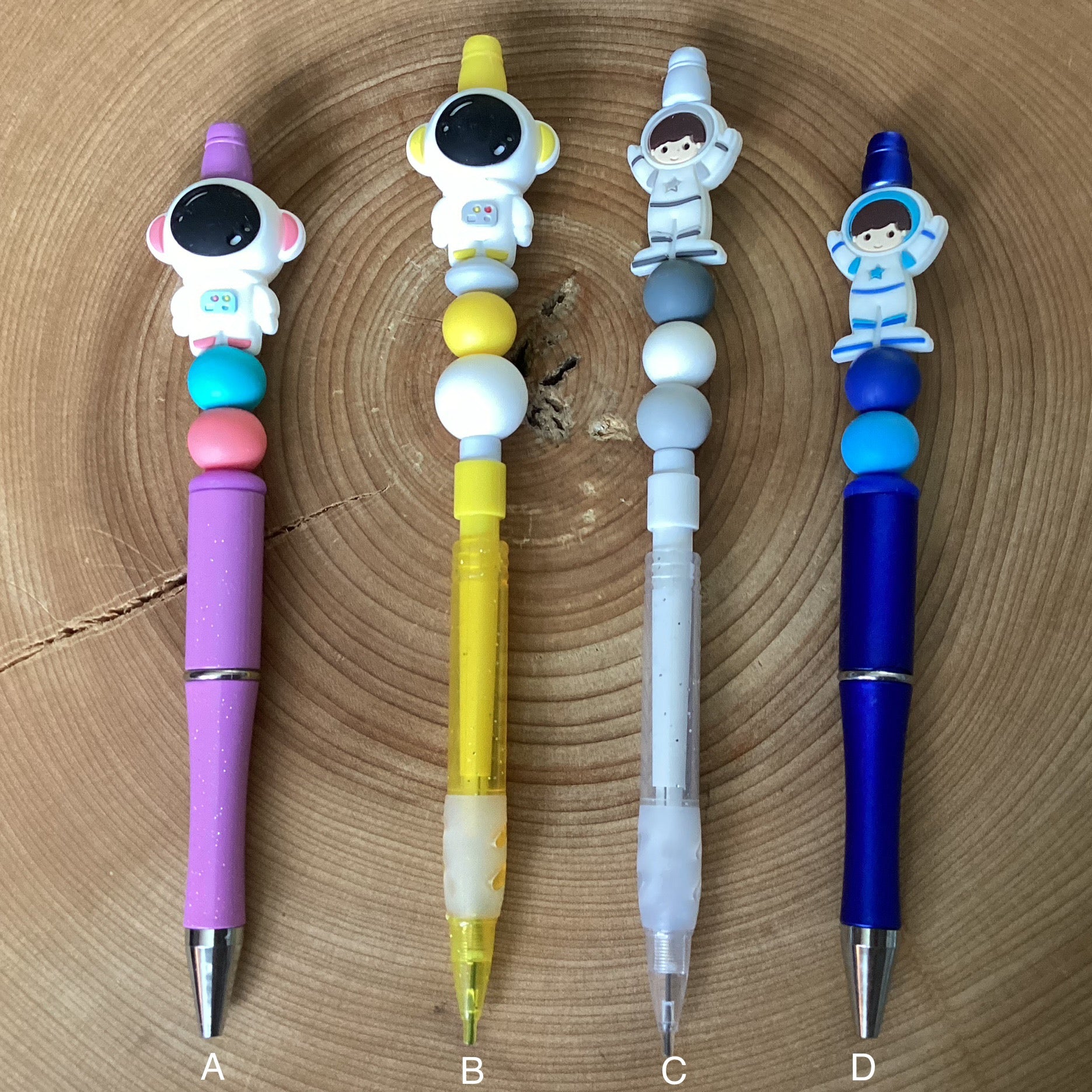 Crayon (stylo) et pousse mine astronaute