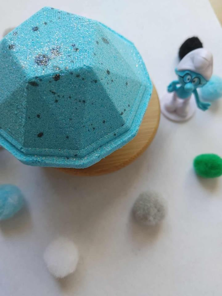 Big diamond bomb with smurf surprise
