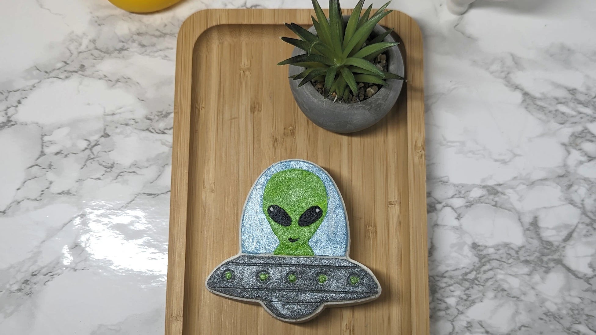 Alien Ship Bath Bomb (Large)