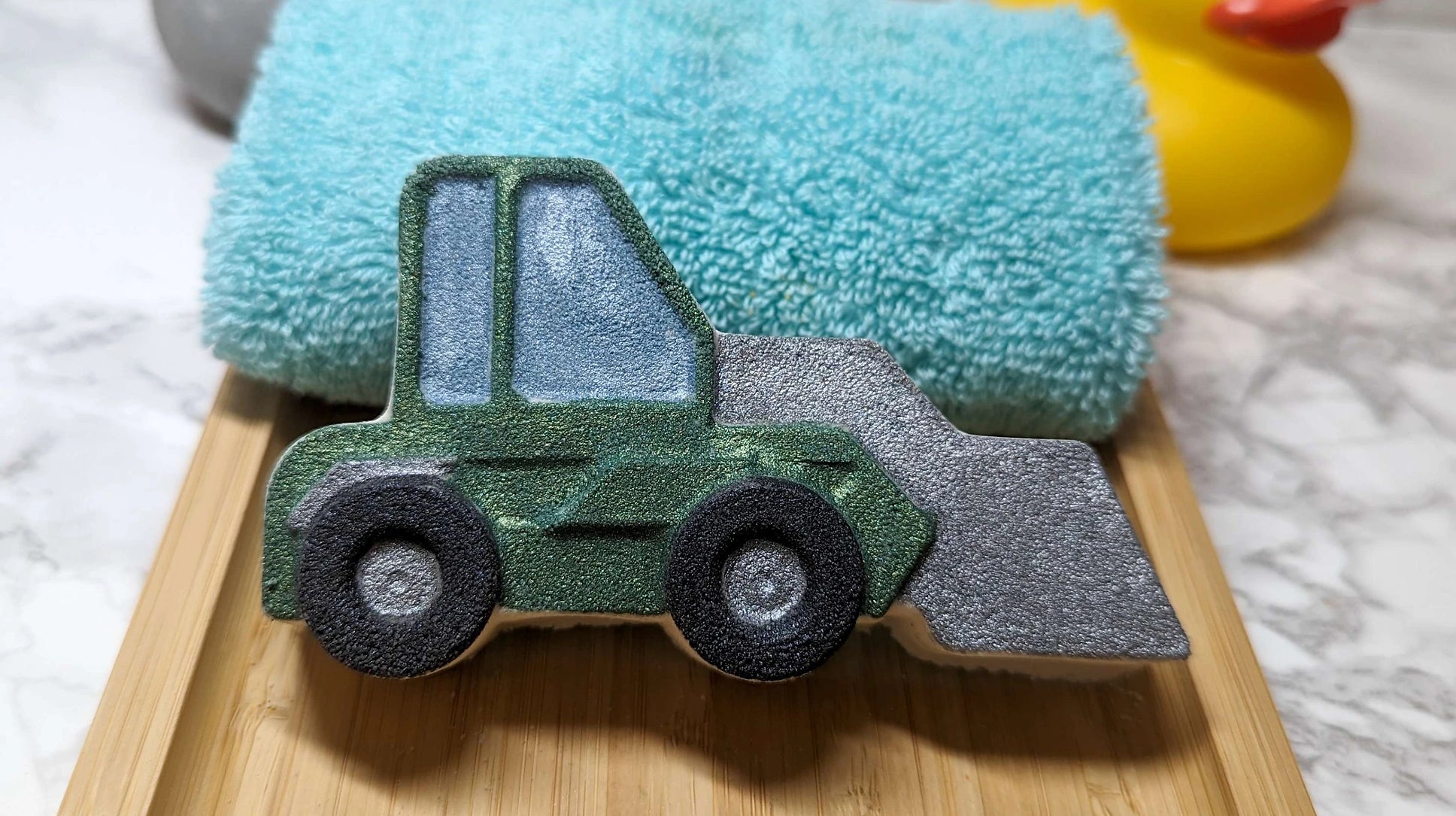 Mechanical shovel bath bomb