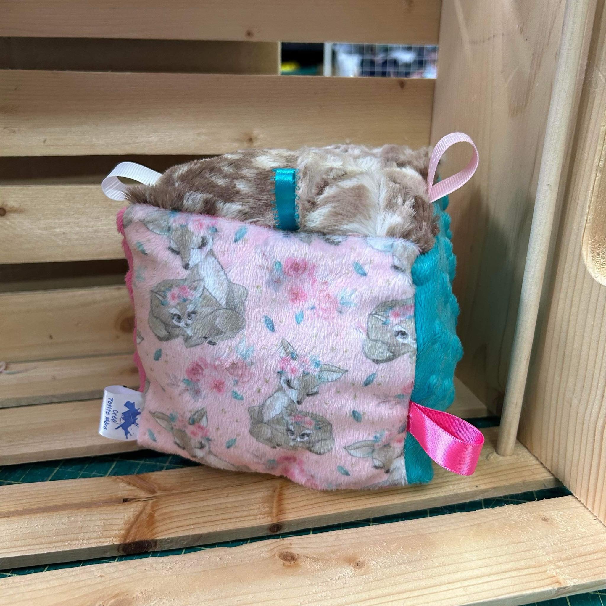 Cube d’éveil faon et maman