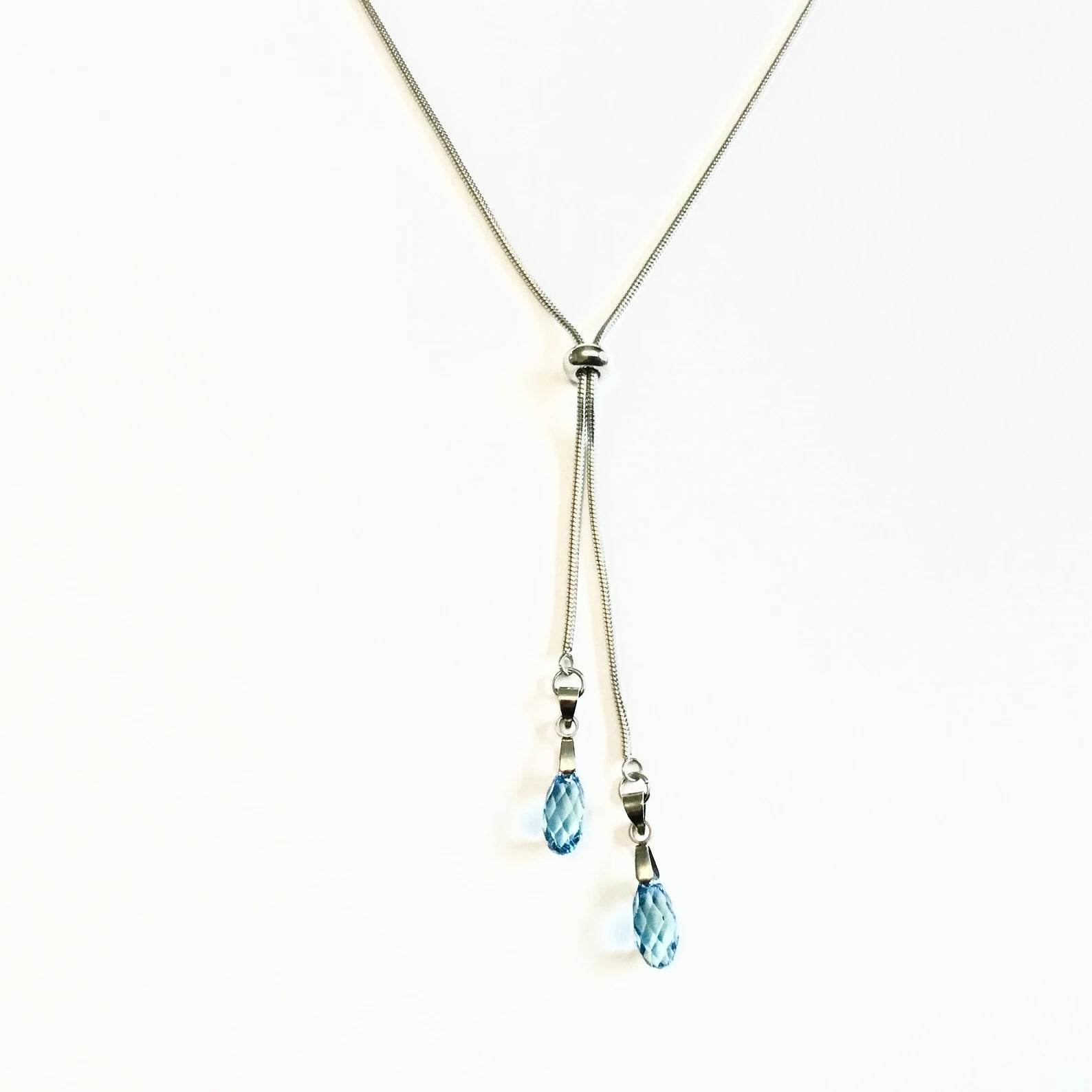 Necklace with blue Swarovski