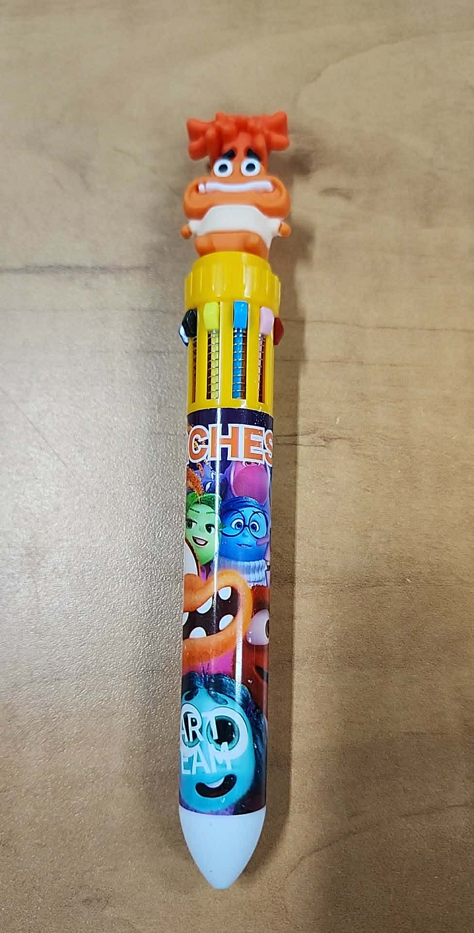 Crayon encre multiple, personnage