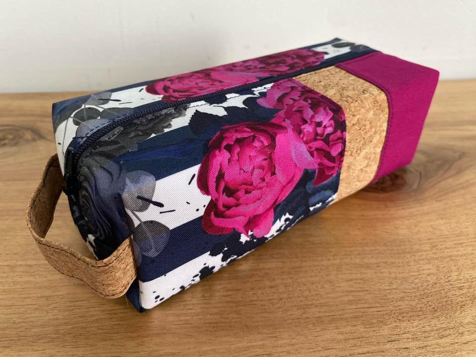 Trousse fleurs rose et noir