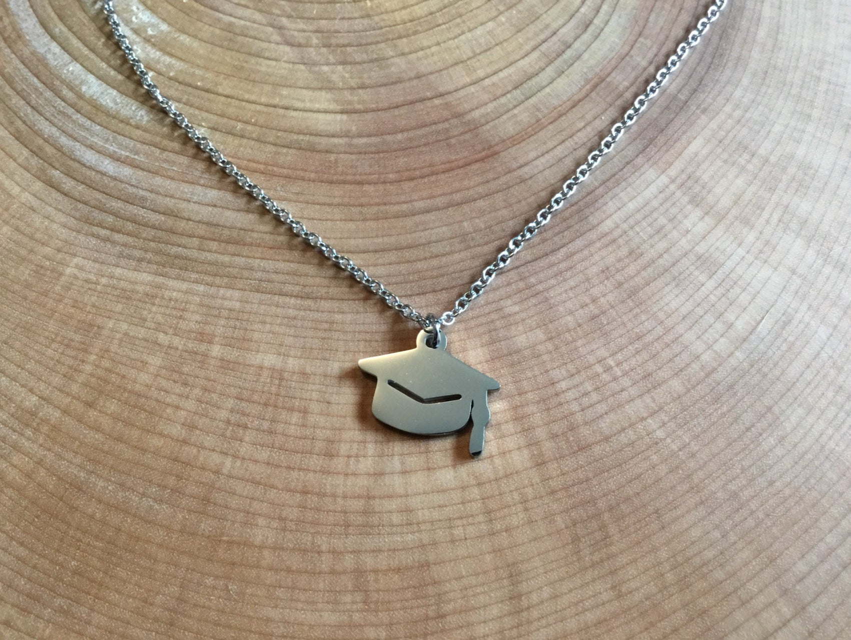 Collier finissant finissante, diplômé