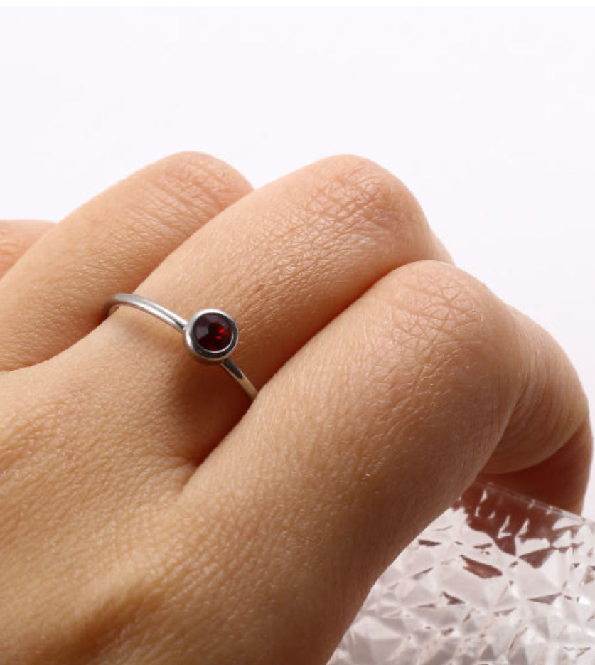 Bague avec pierre de naissance en inox