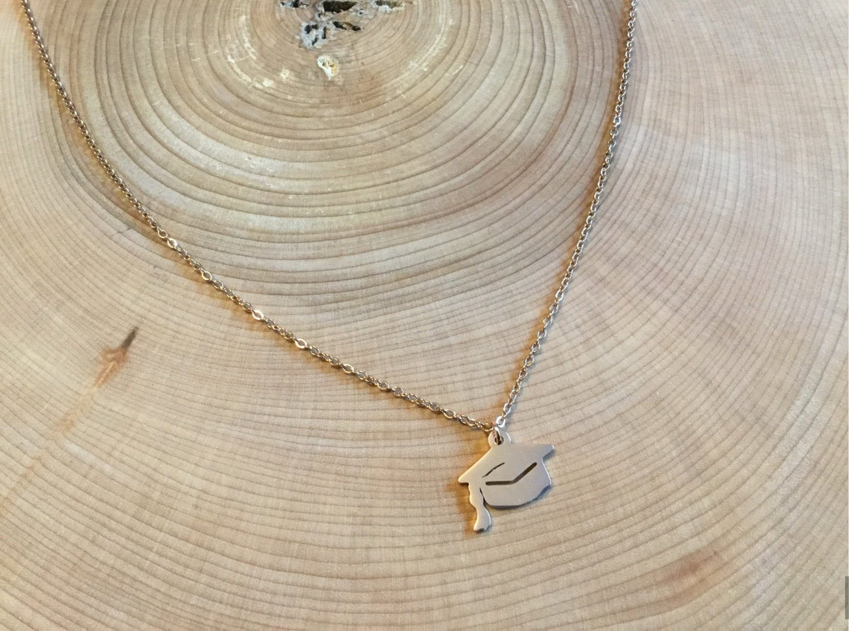 Collier finissant finissante, diplômé