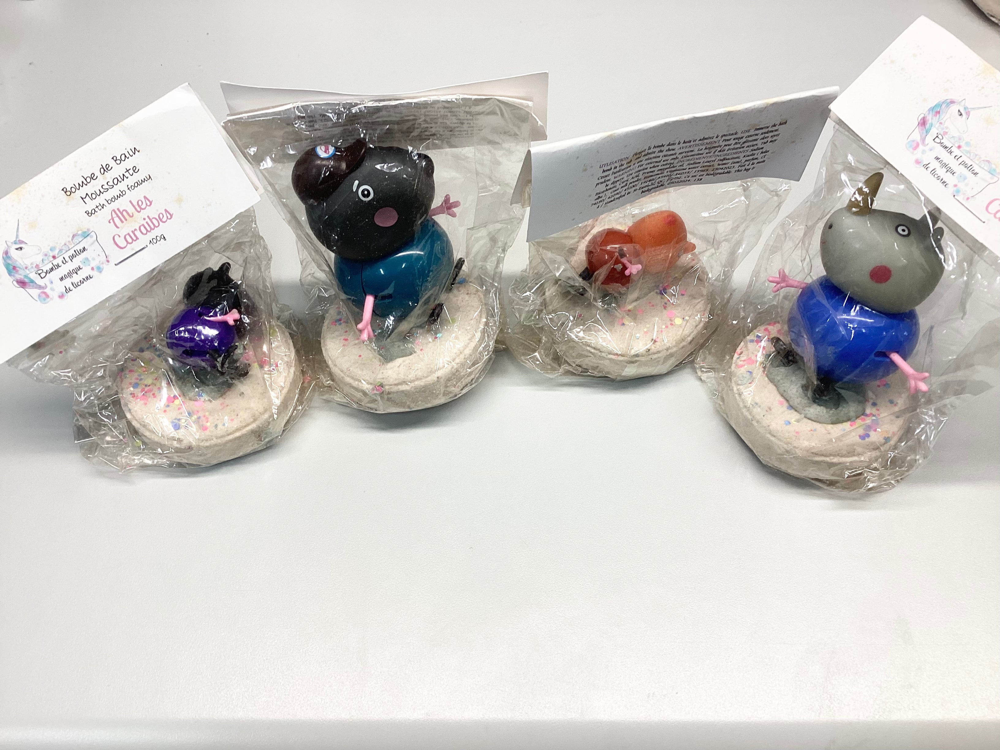 Bombe avec personnage amis du cochon aléatoire