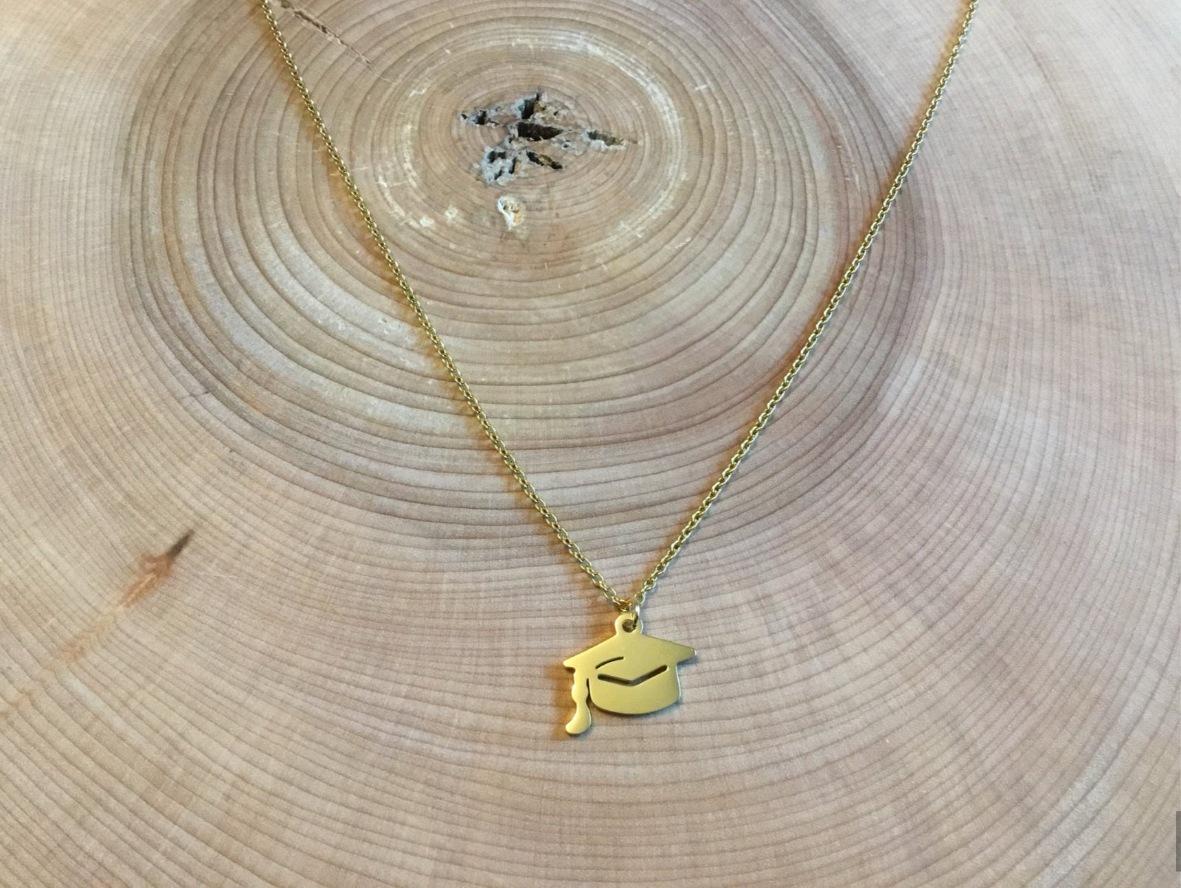 Collier finissant finissante, diplômé