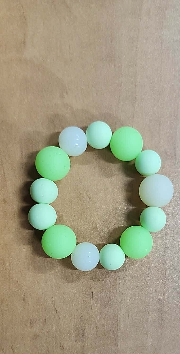 Bracelet de dentition en silicone brille dans le noir