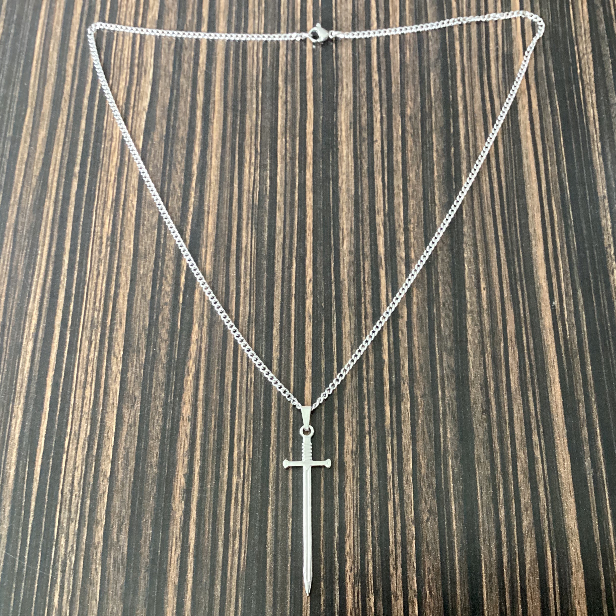 Collier épée en inox argent chaîne au choix