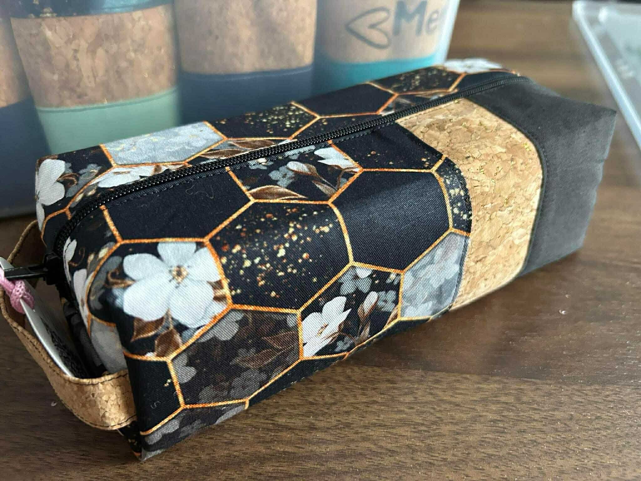 Trousse rayon fleurie or et noir