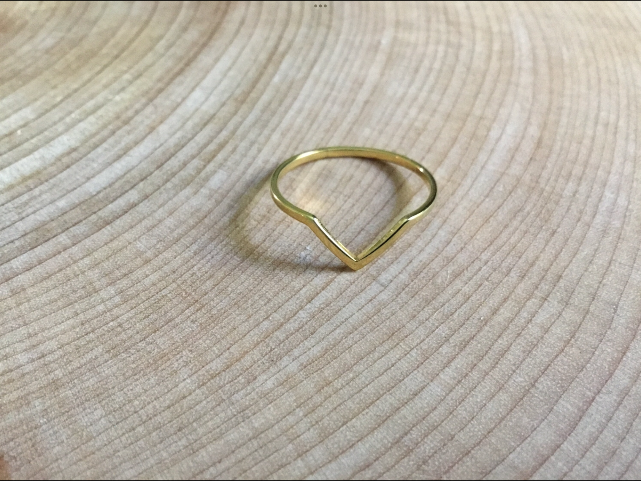 Minimalist V ring in gold stainless steel