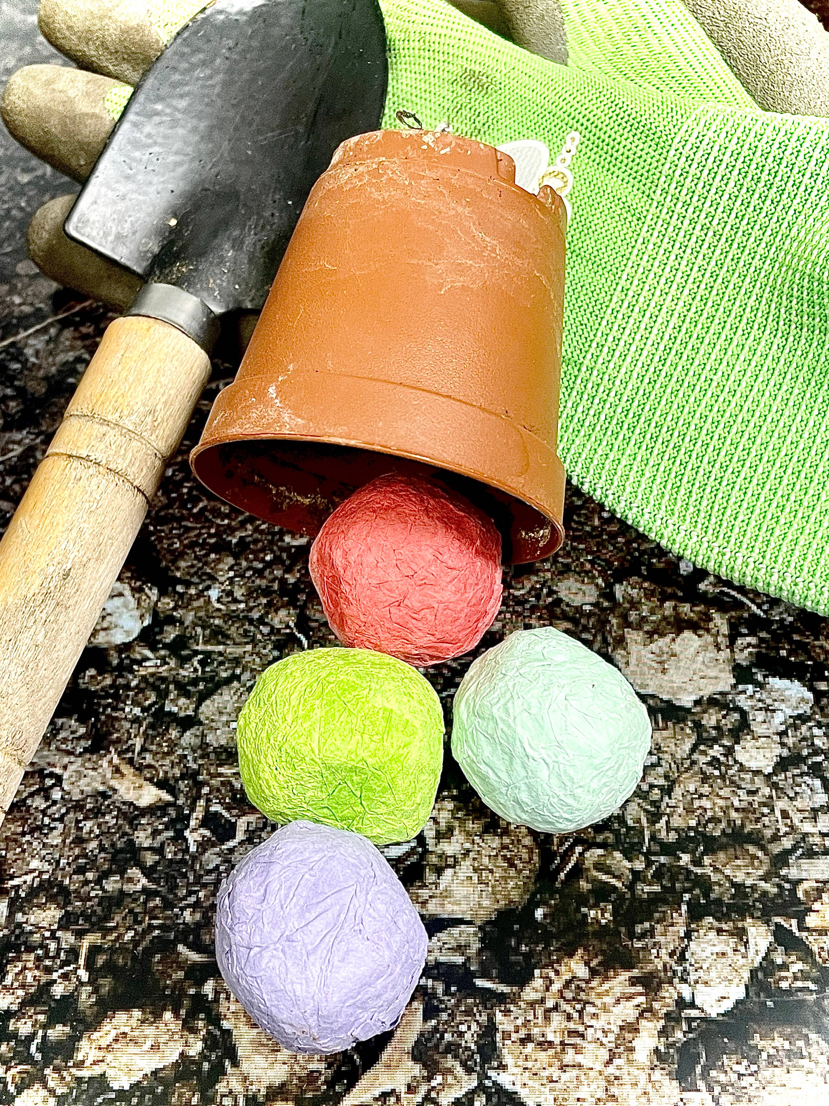 Bombes à graines - EN VRAC - COULEURS ALÉATOIRE - Canadian Wildflower