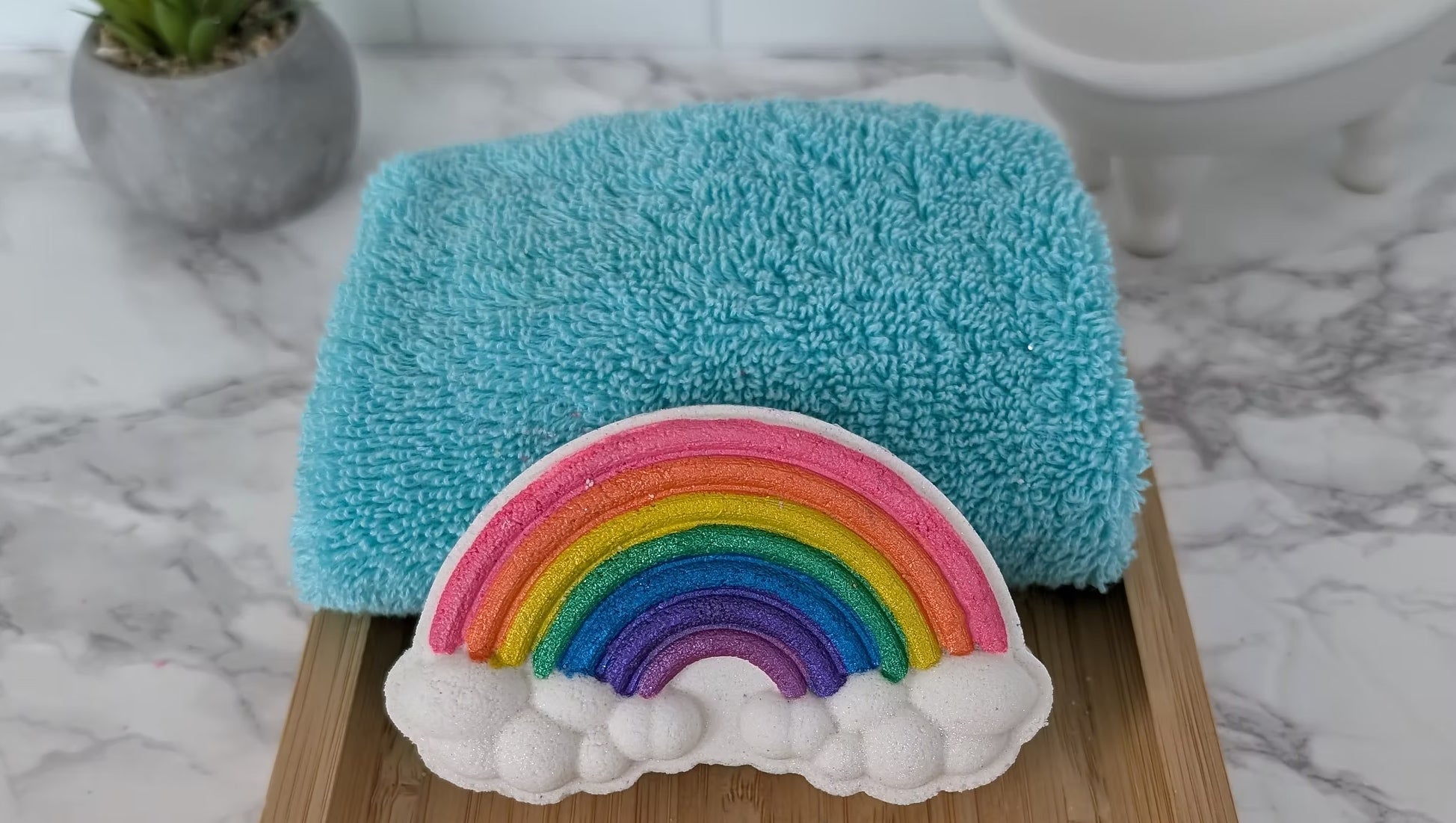 Bombe de bain arc-en-ciel