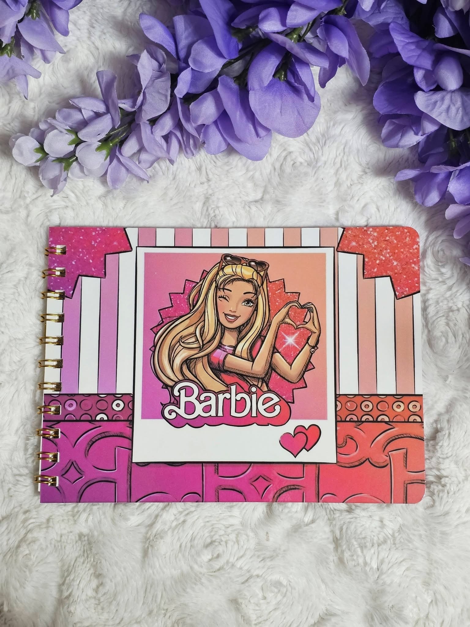 Livre de dessin poupée