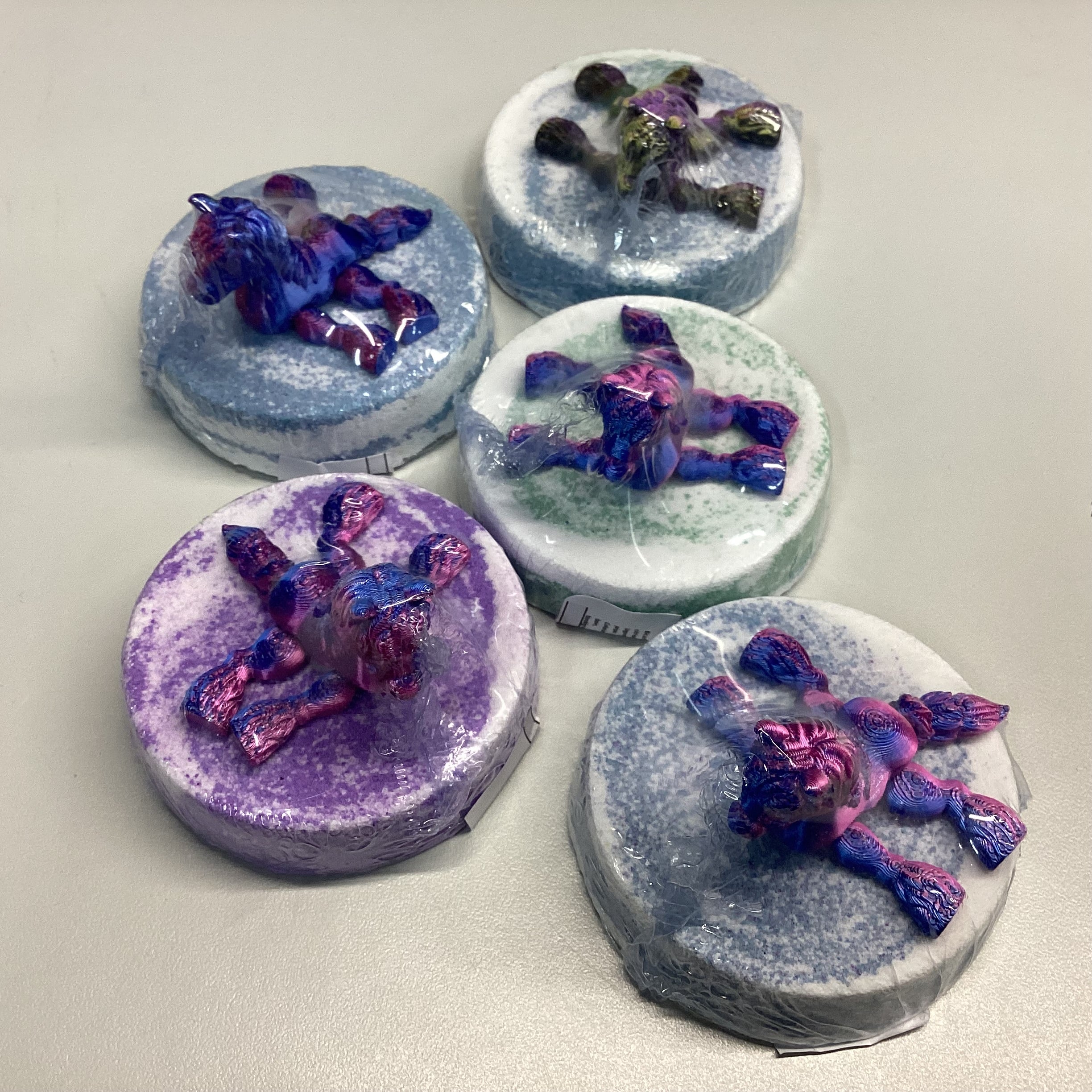 Bombe avec pouliche articulés aléatoire