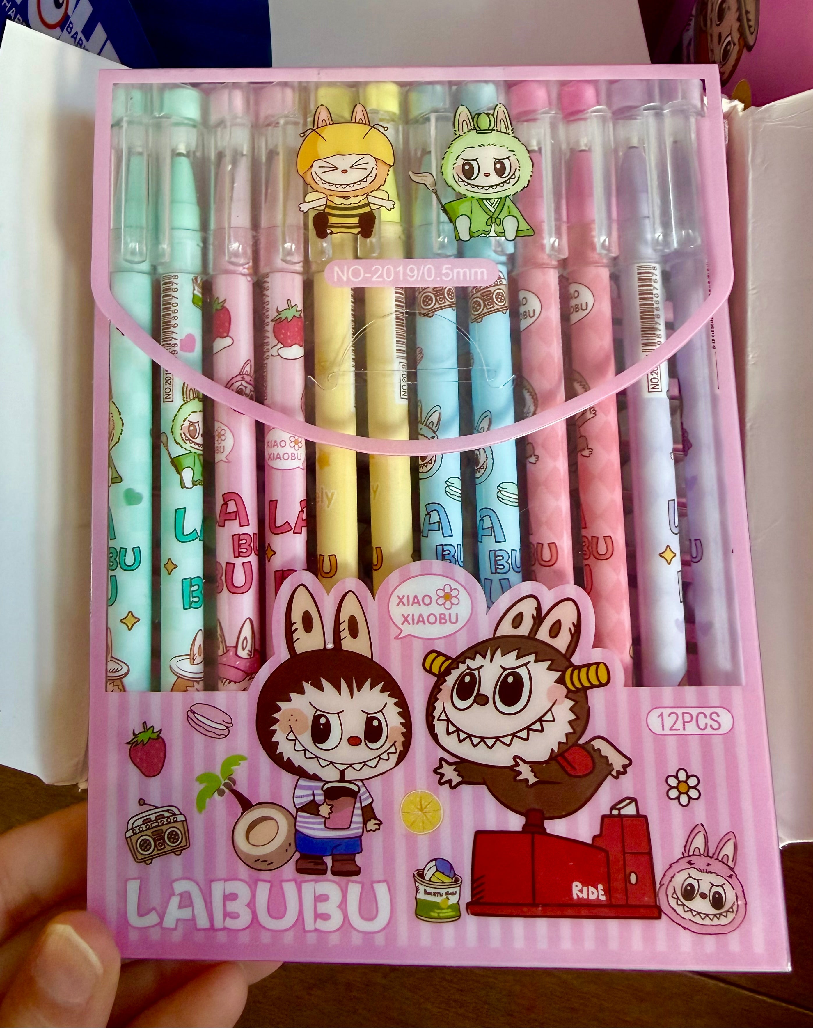 Ensemble de 12 stylos