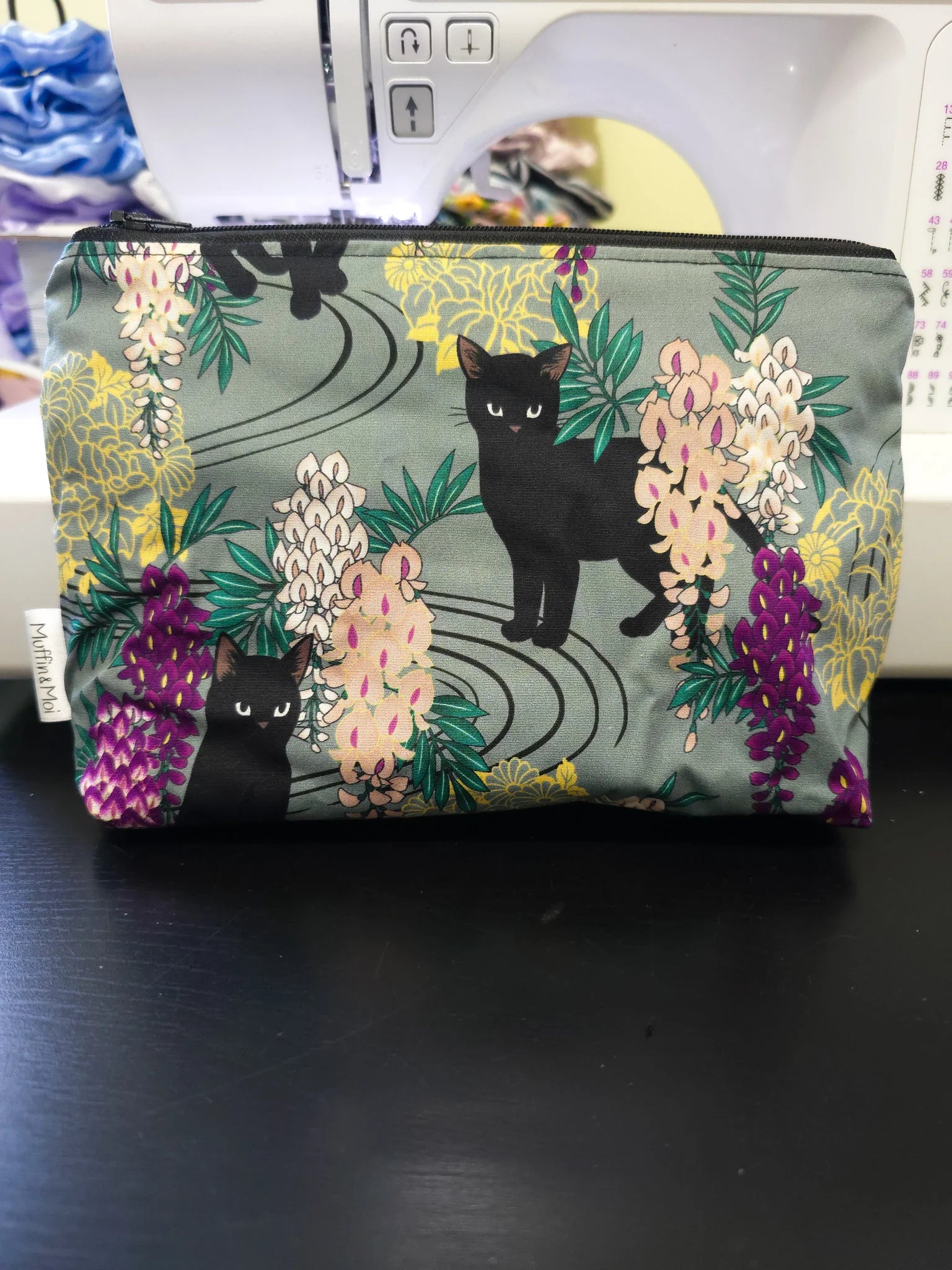 Pochette chat fleurs mauve