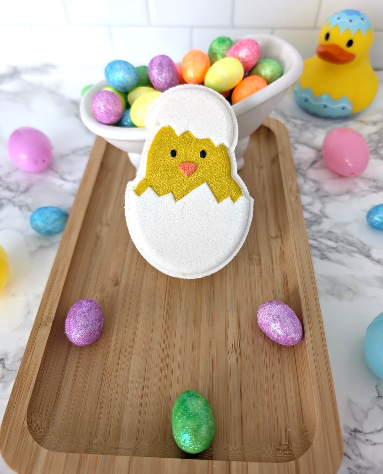 Bombe de bain poussin dans son oeuf PRÉCOMMANDE