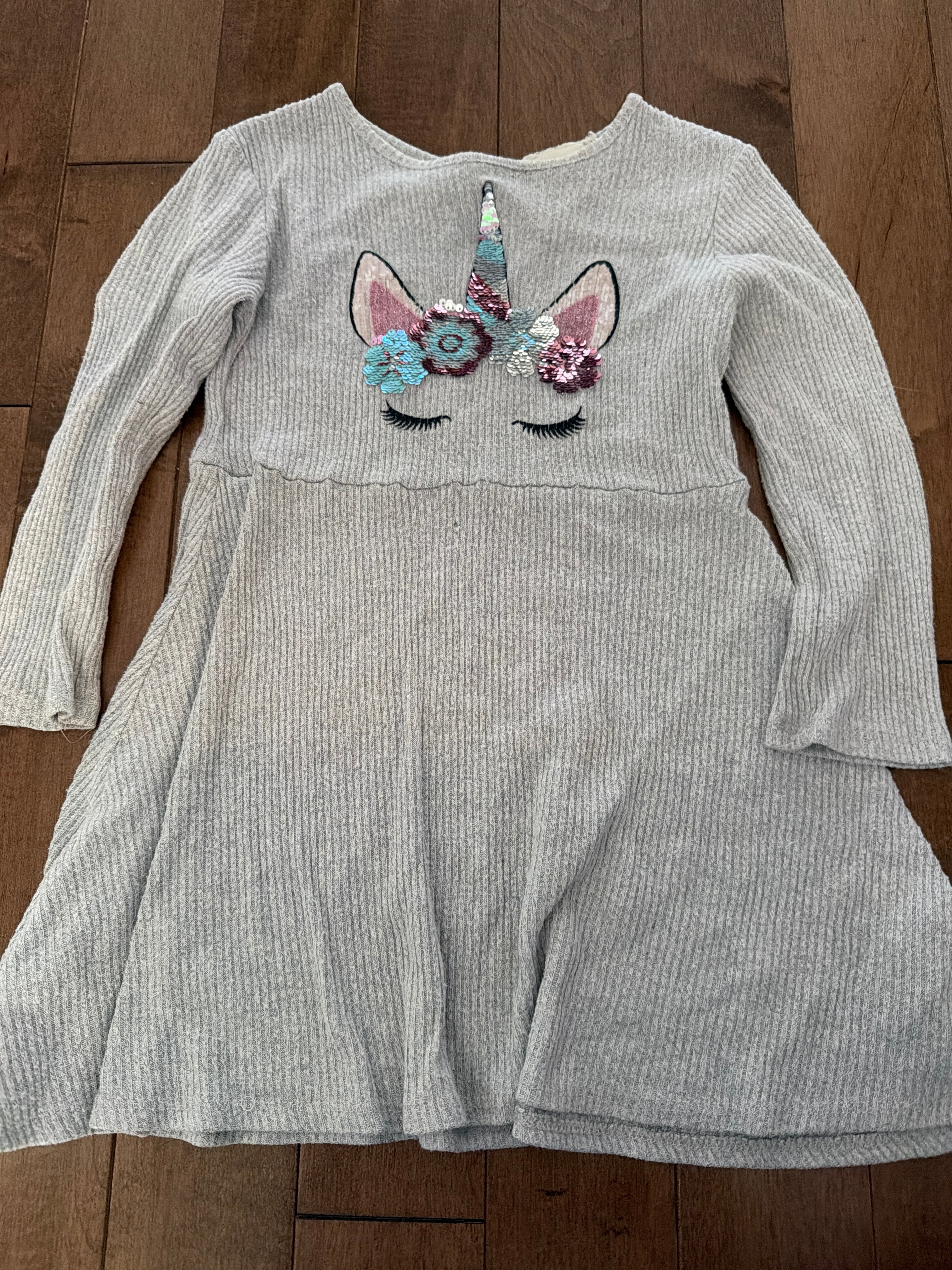 Robe 6 ans mini trou à l’avant