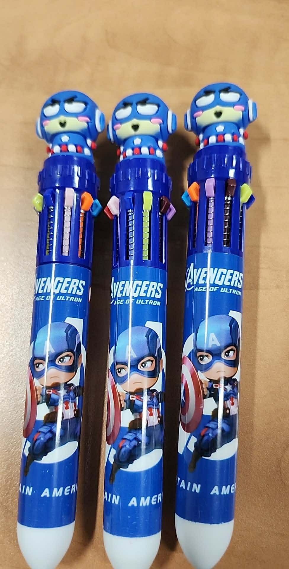 Crayon encre multiple, personnage