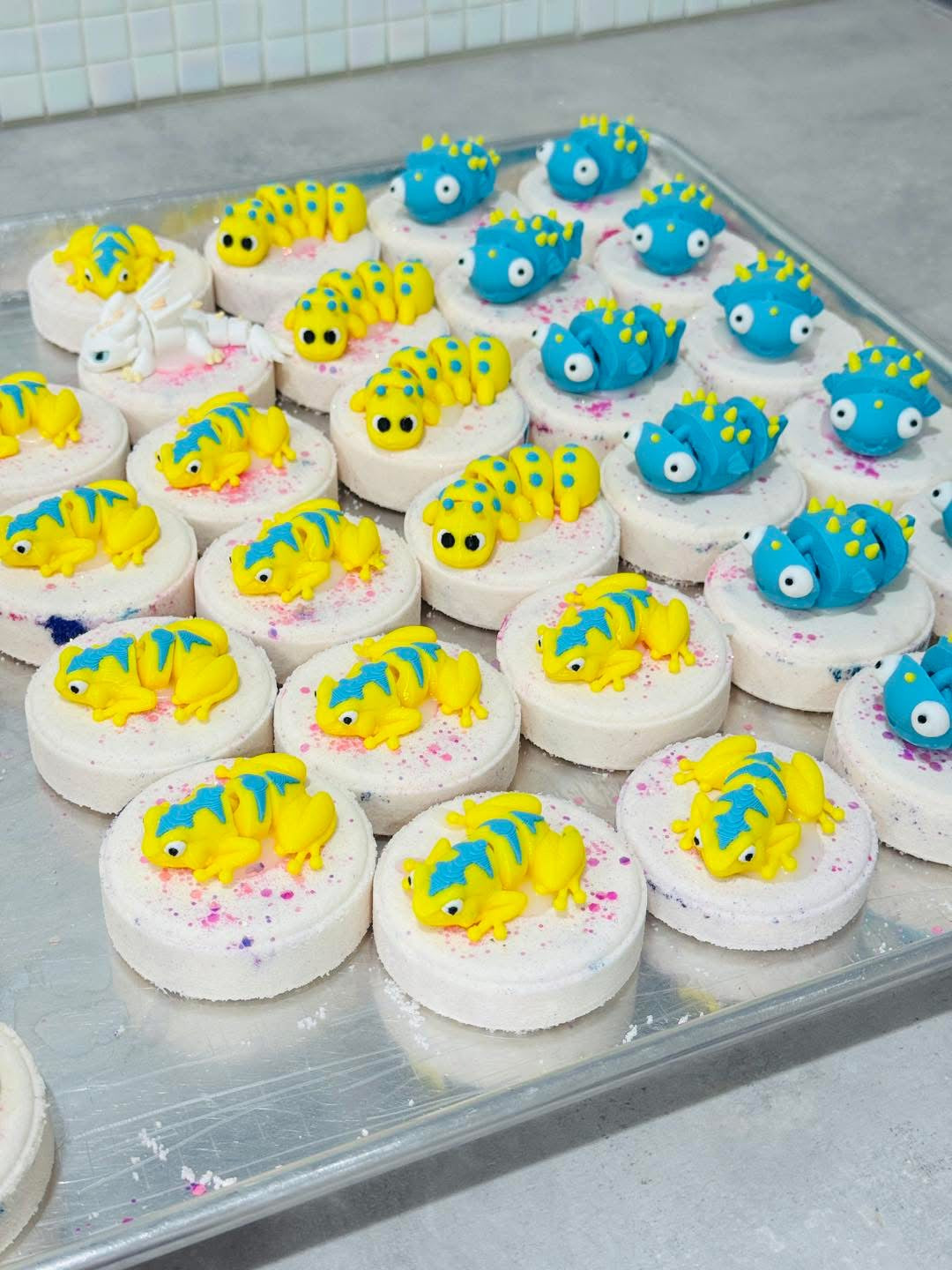 Bombe avec jouet articulé