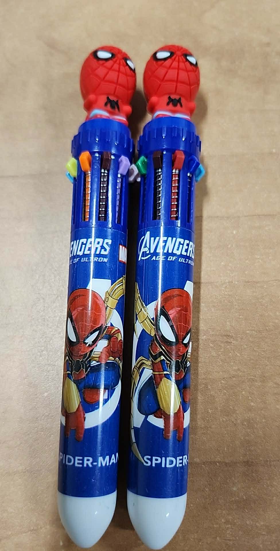 Crayon encre multiple, personnage