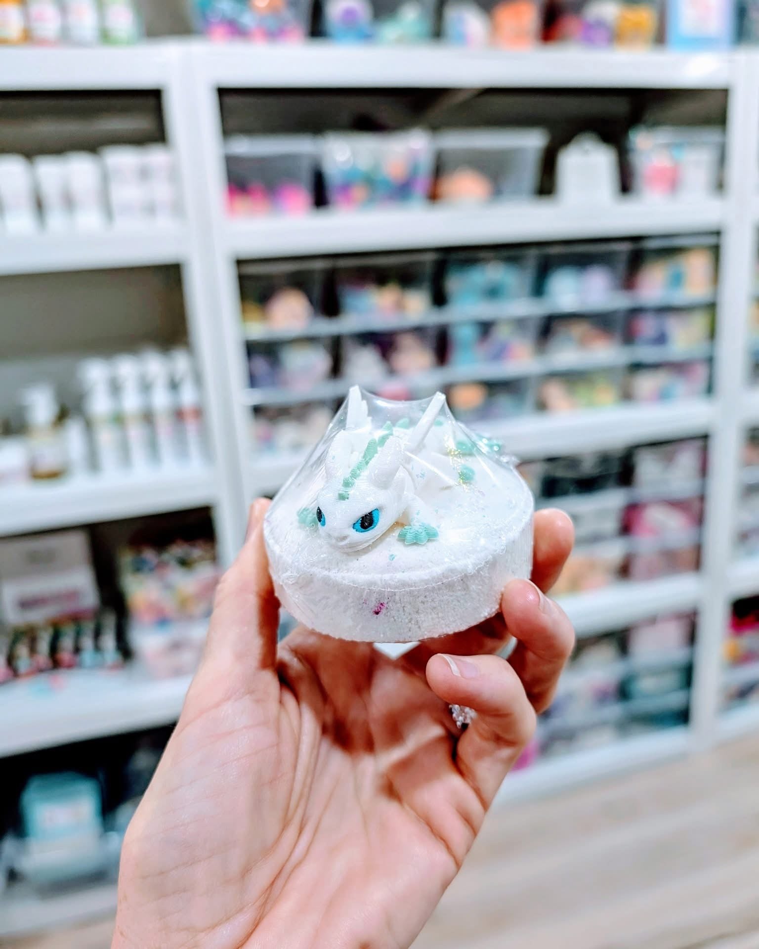 Bombe avec jouet articulé