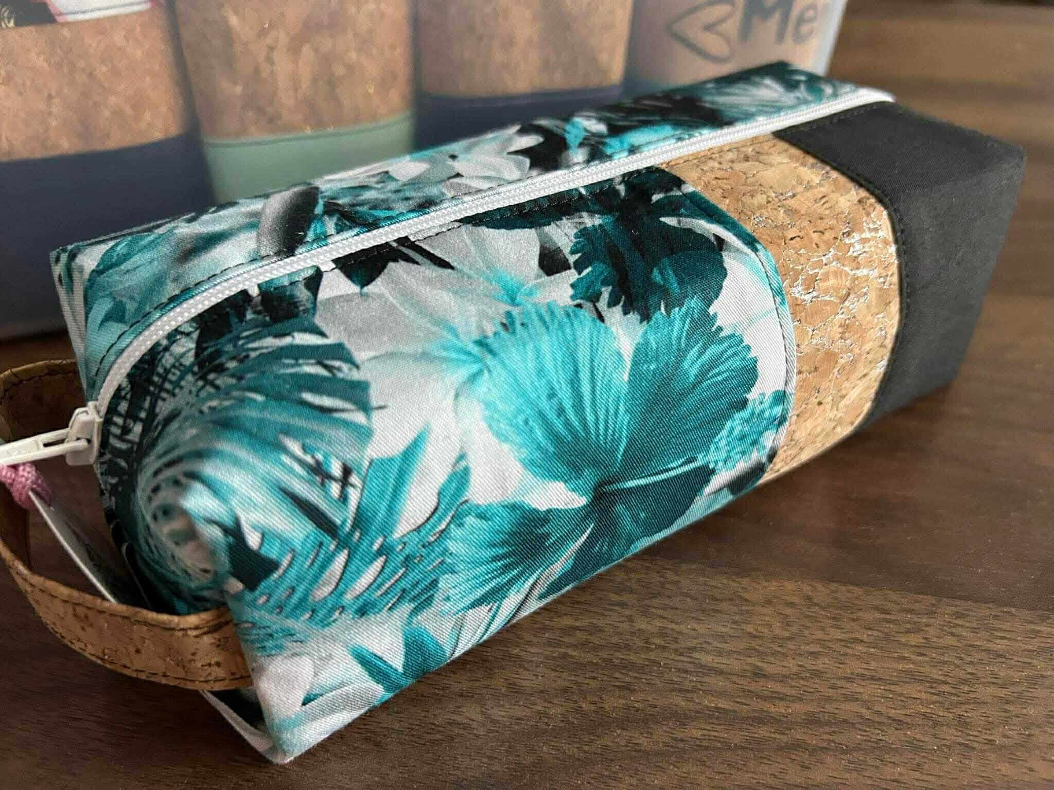 Trousse fleurs turquoises