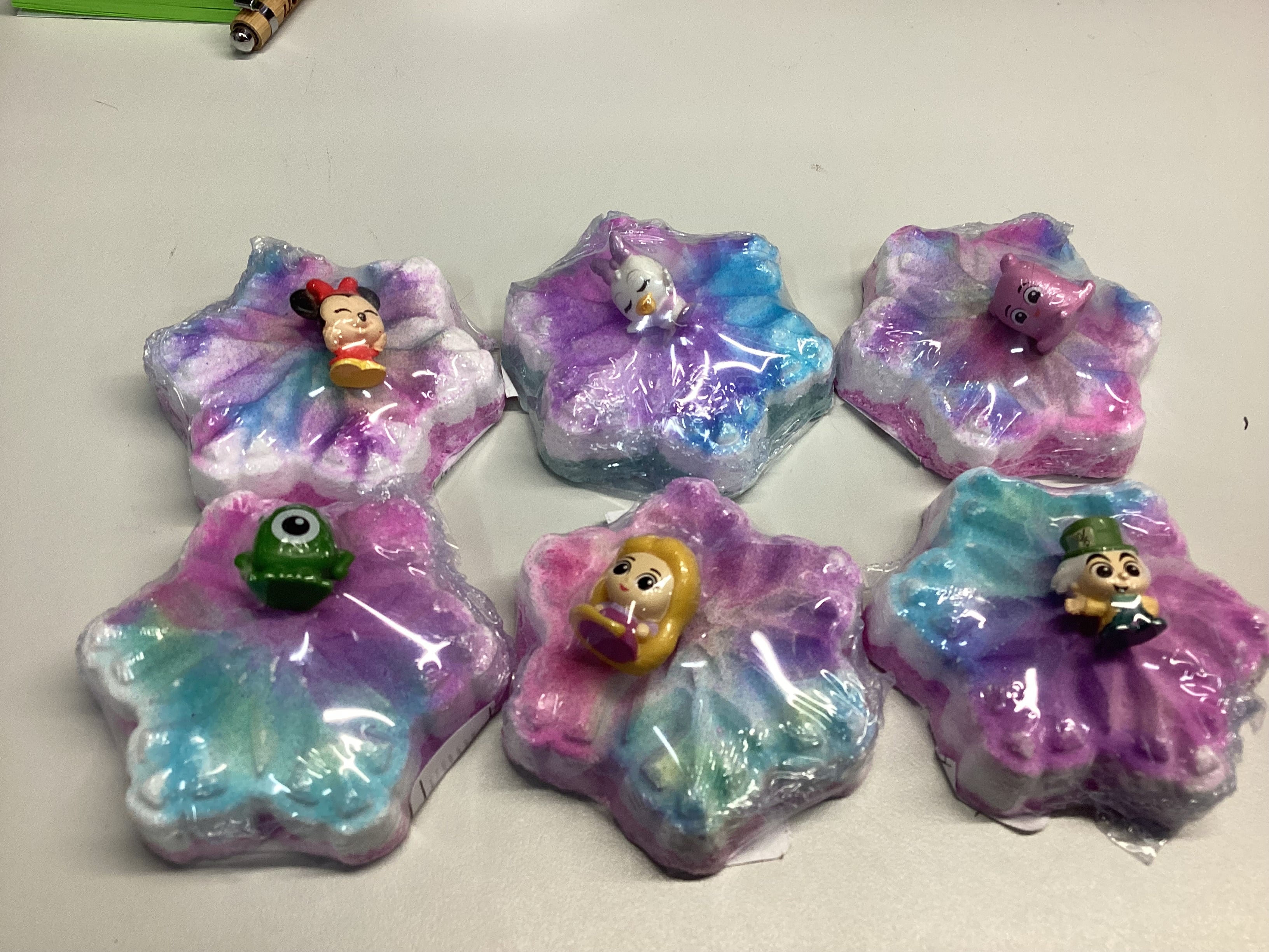 Bombe avec mini personnage surprise