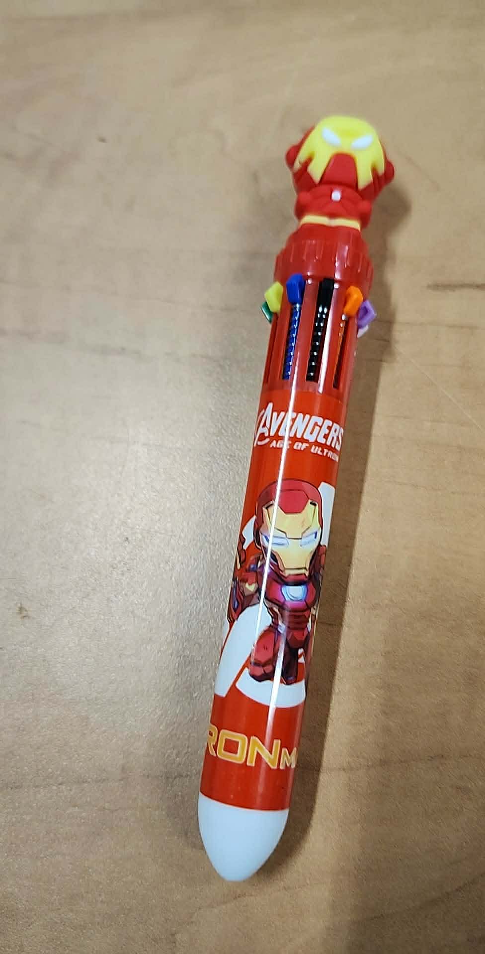 Crayon encre multiple, personnage