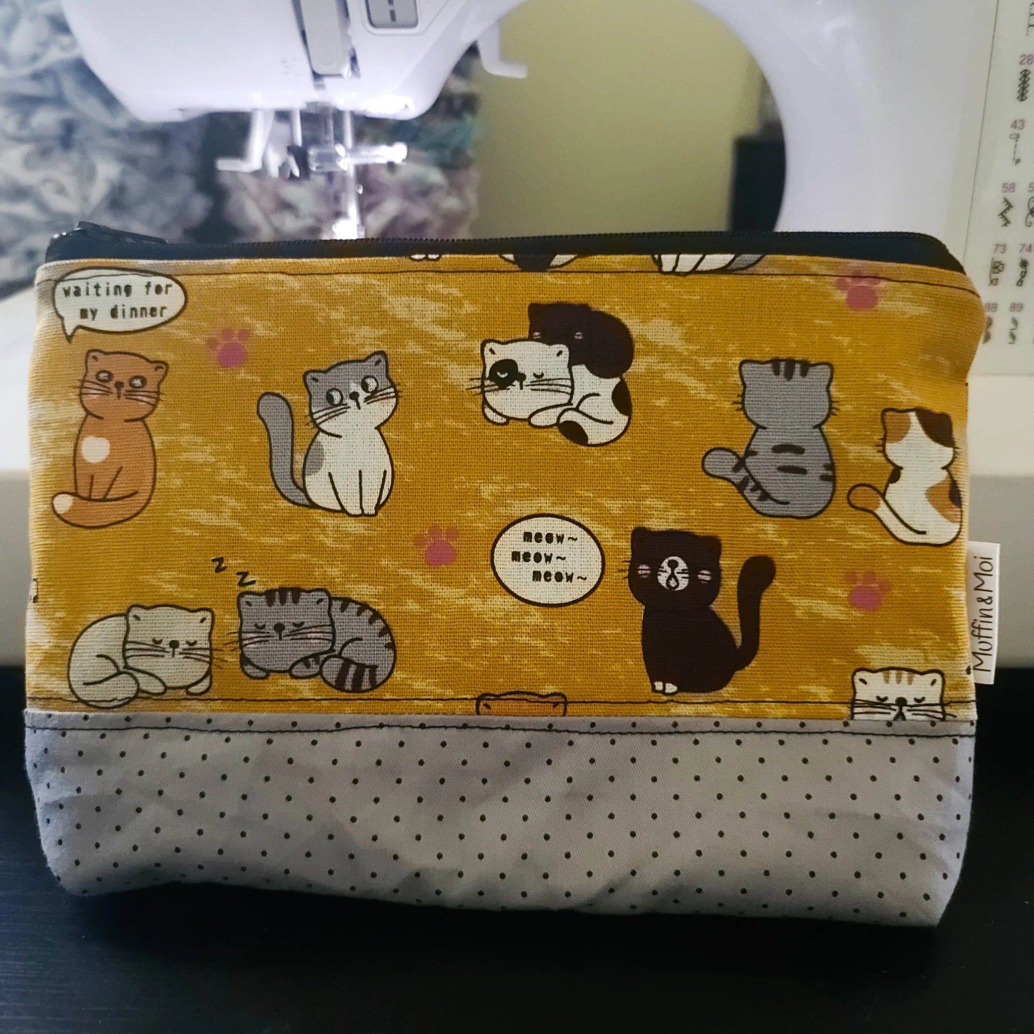 Pochette chat fond jaune