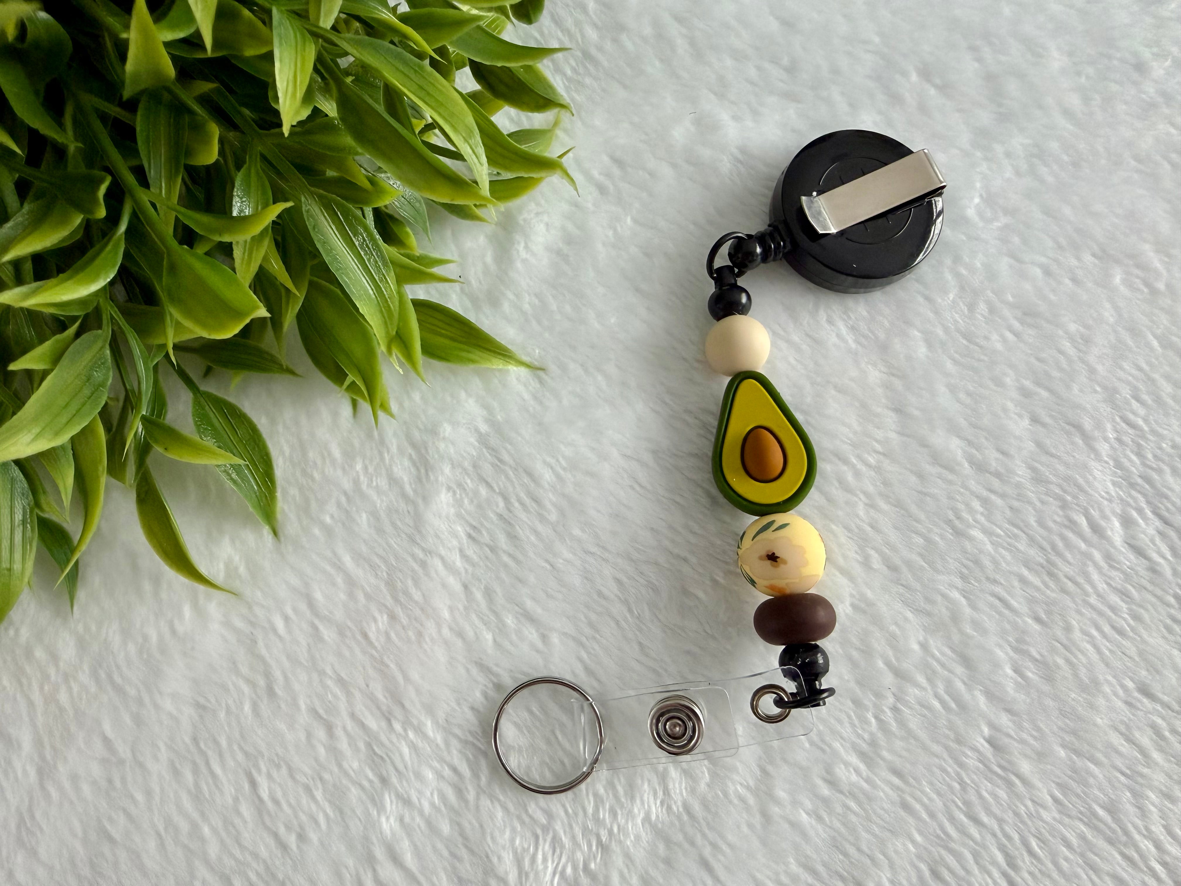 Attache rétractable avocat