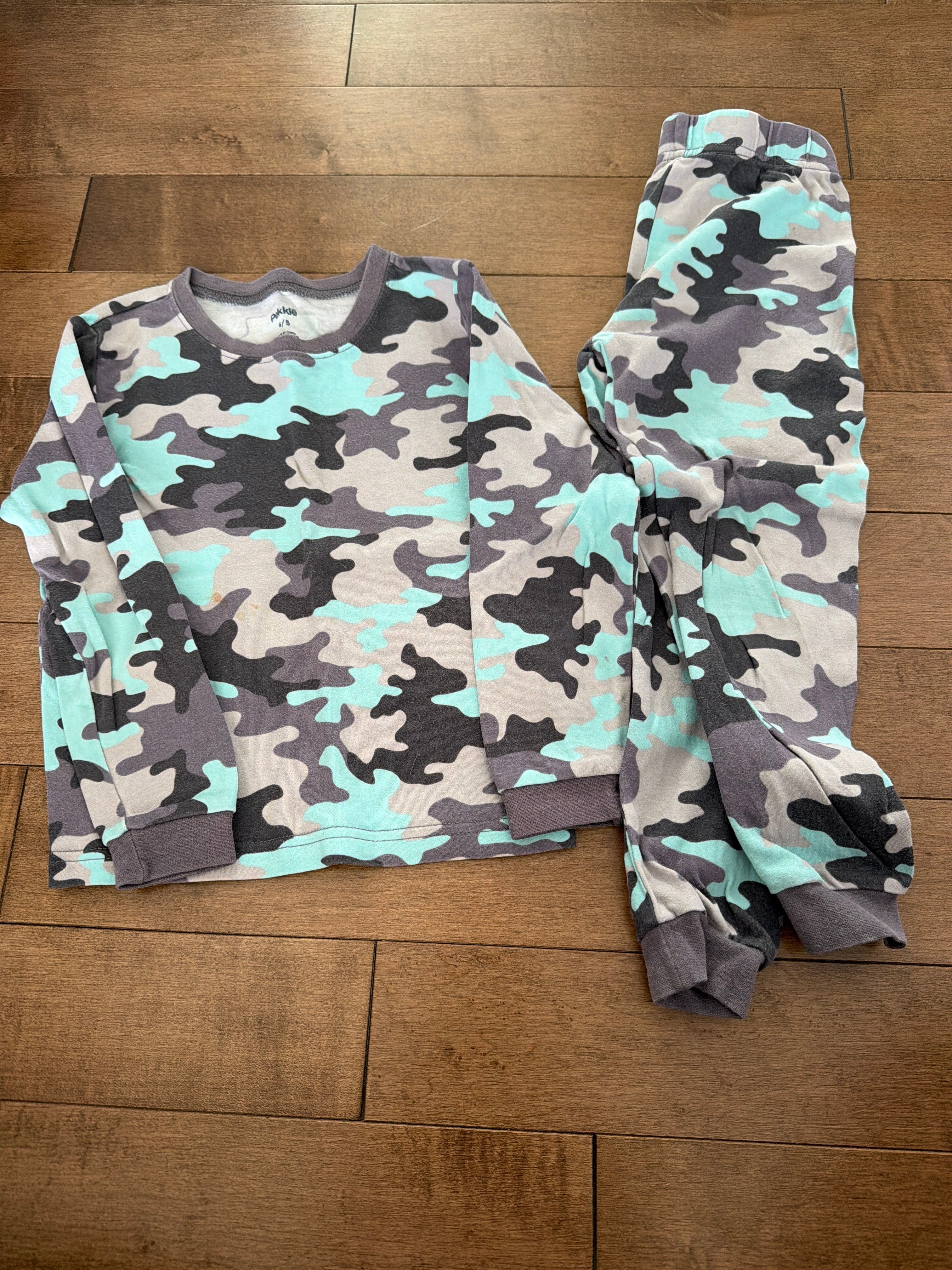 Pyjama 4-5 ans petite tâche