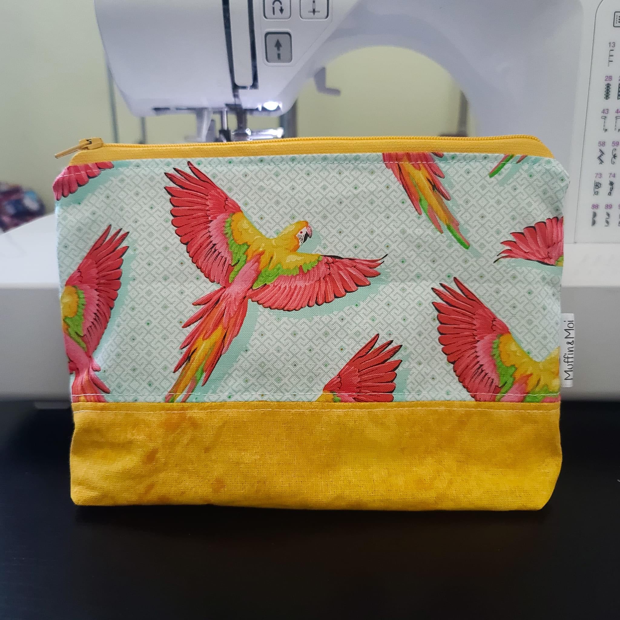 Pochette perroquet fond jaune