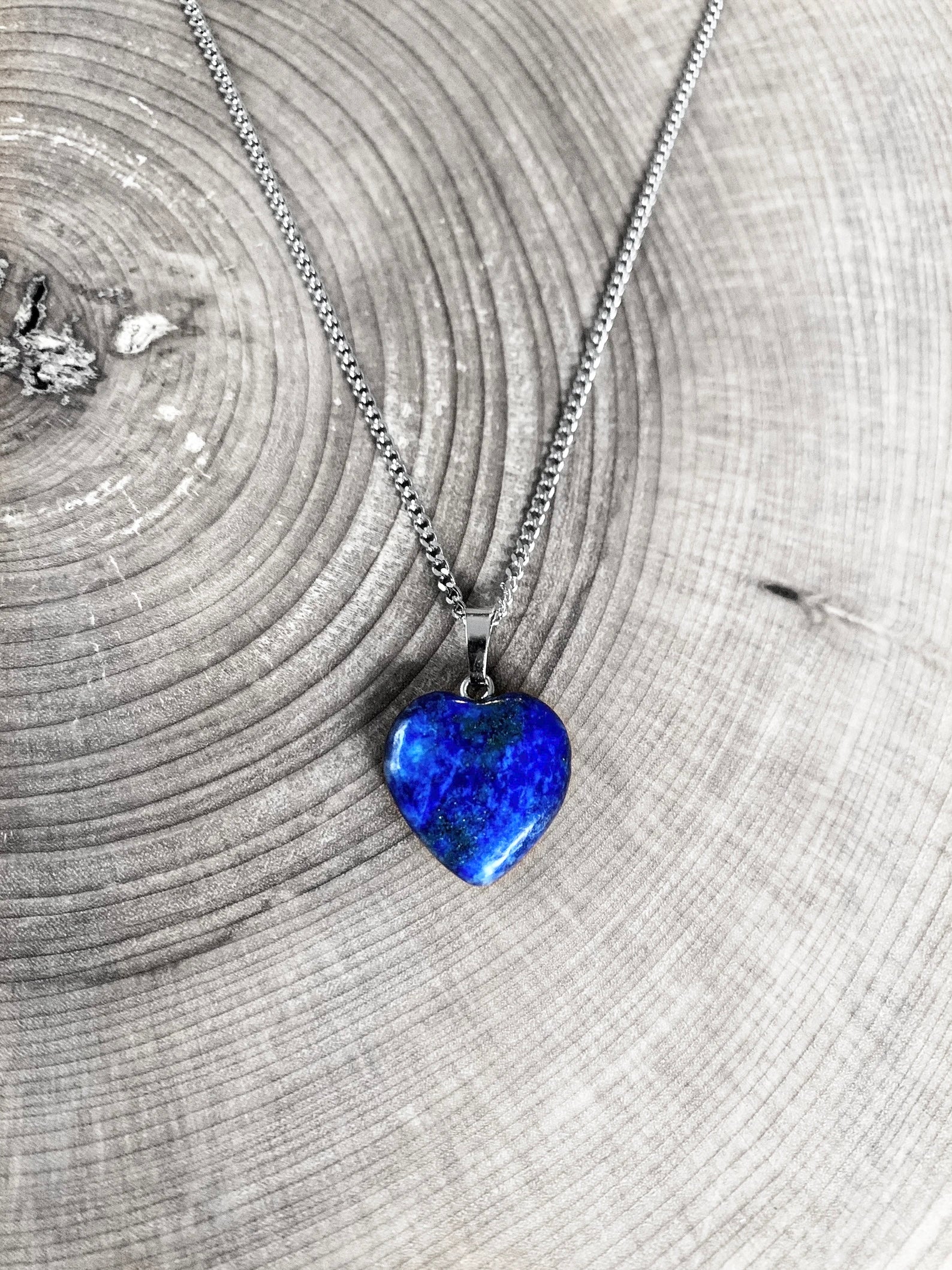 Collier en inox avec coeur en lapis lazuli