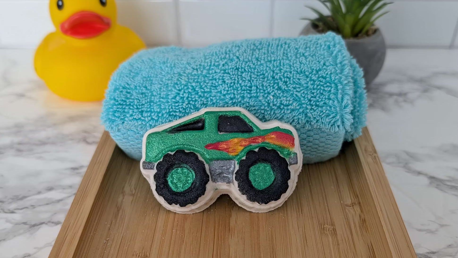 Bombe de bain petit camion monstre