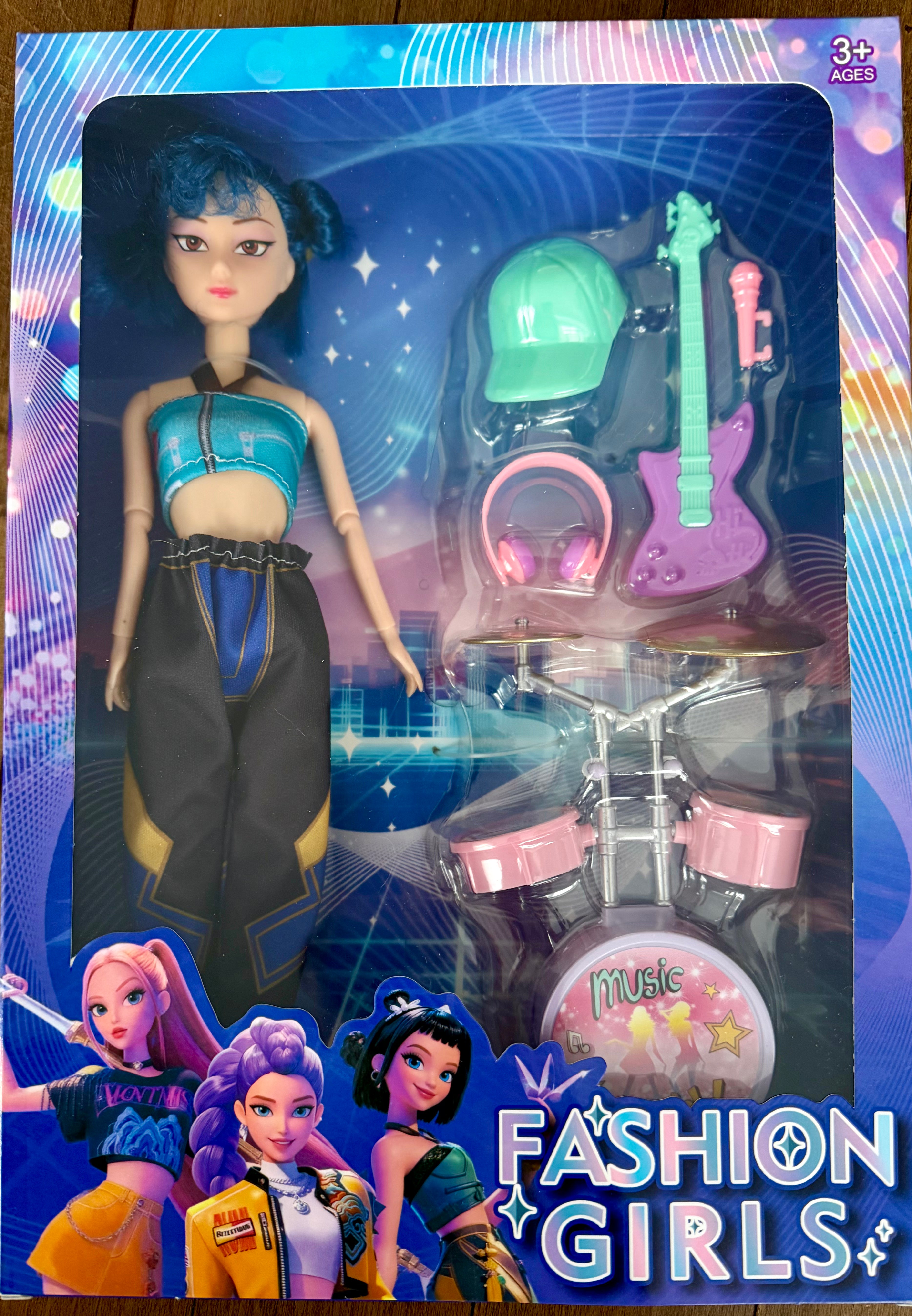 Poupée avec accessoires de musique