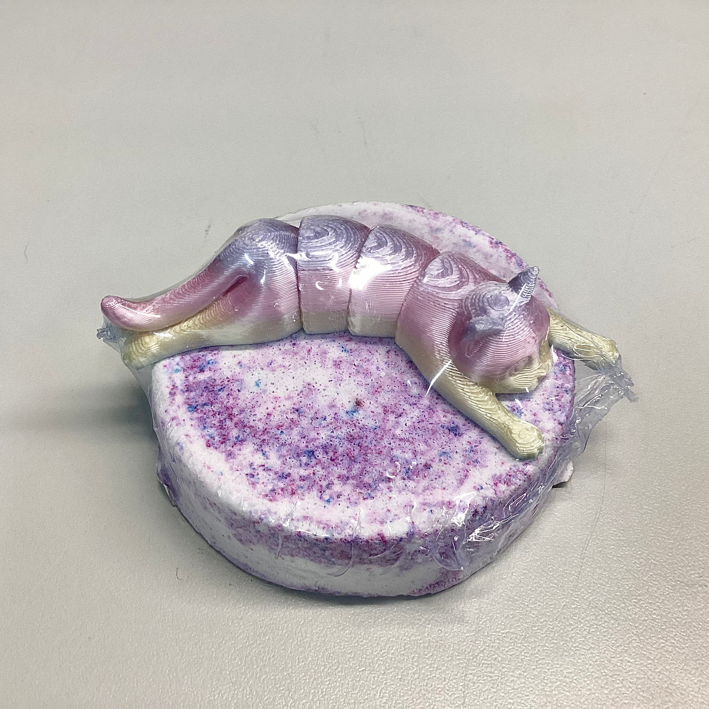 Bombe de bain avec jouet chat articulé