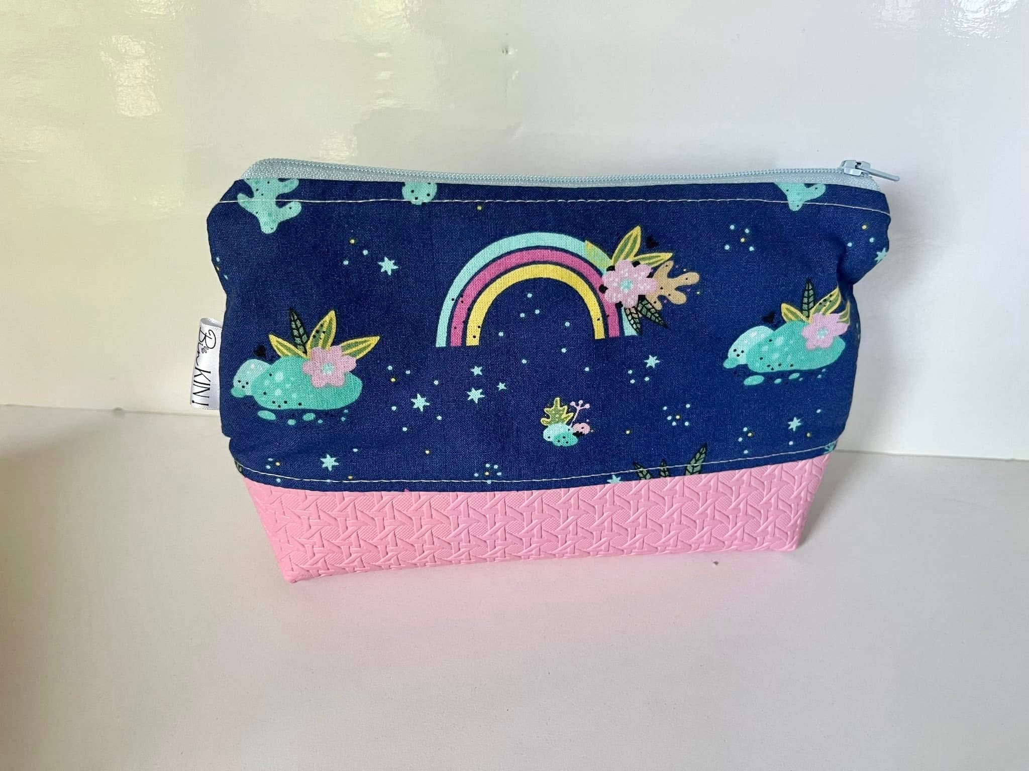 Pochette en tissus et vinyle