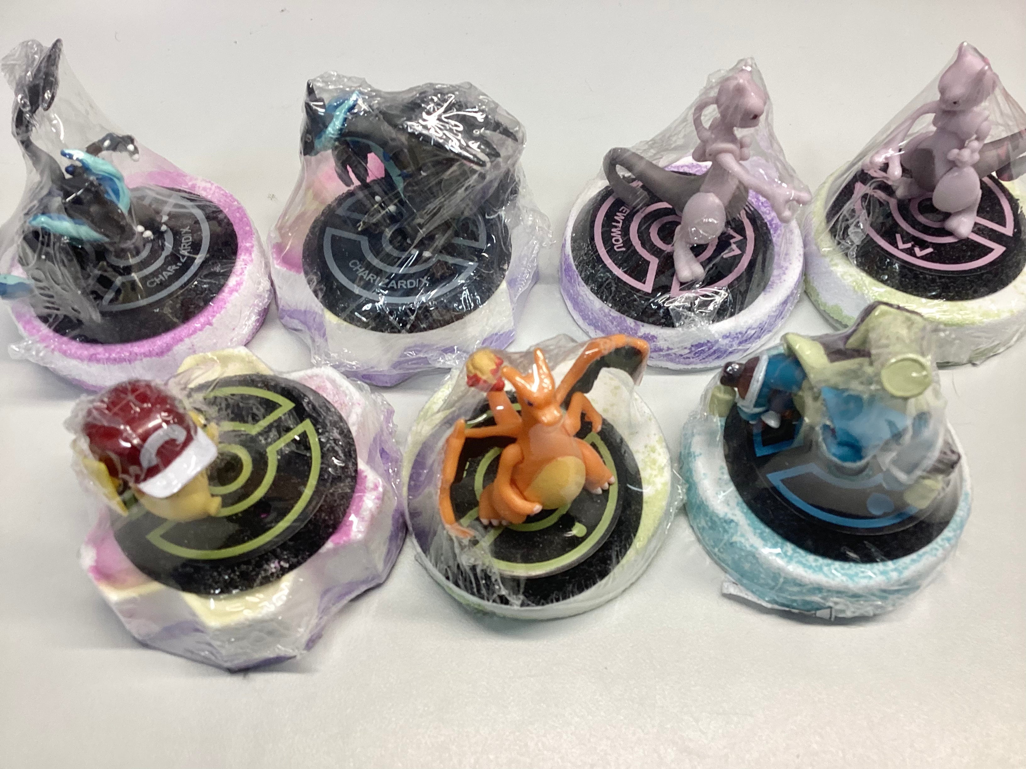 Bombe avec personnage « poke » surprise