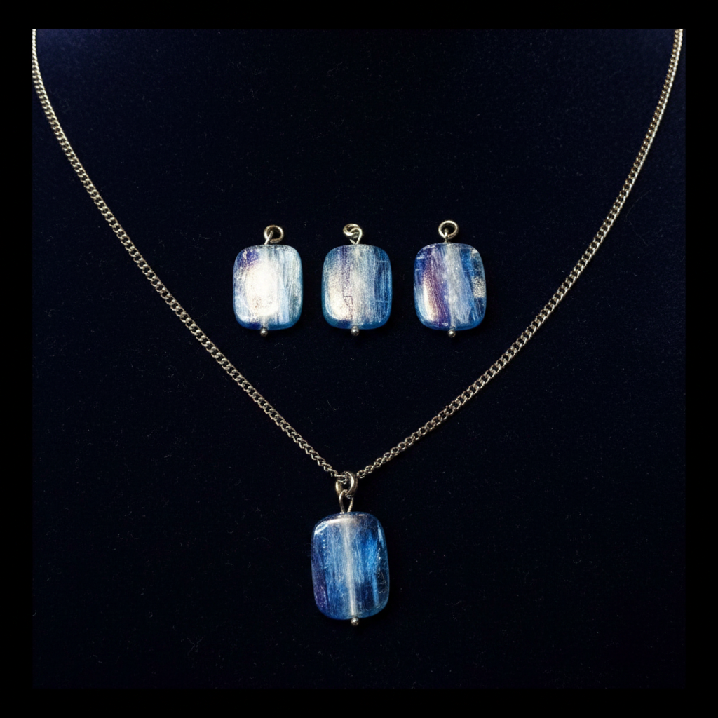 Collier en inox avec cyanite