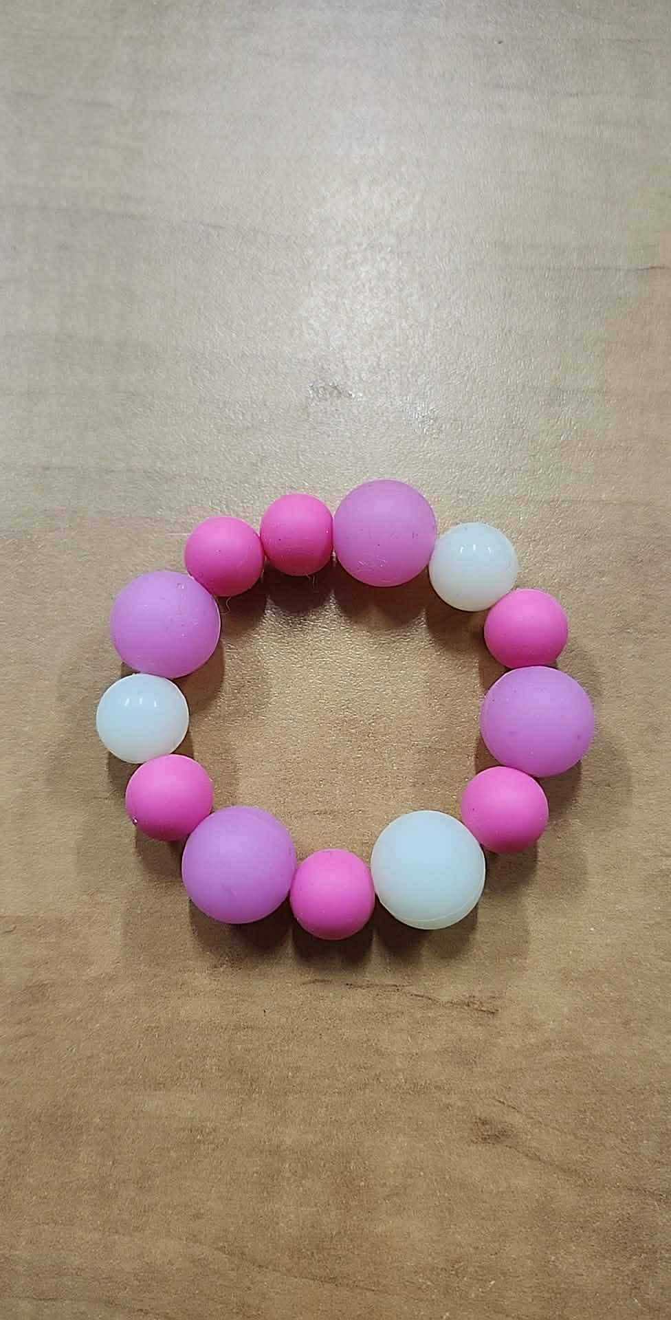 Bracelet de dentition en silicone brille dans le noir